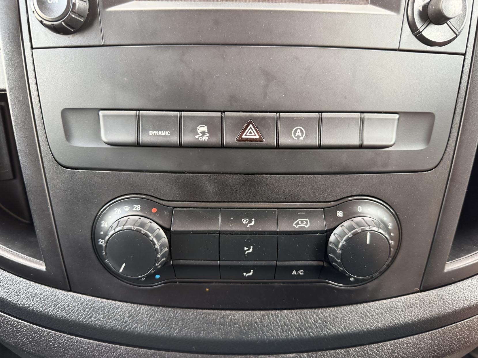2020 Mercedes-Benz Vito 2.1 114 CDI Premium Panel Van 5dr Diesel G-Tronic+ RWD L2 Euro 6 (s/s) (136 ps) - Thumbnail 27