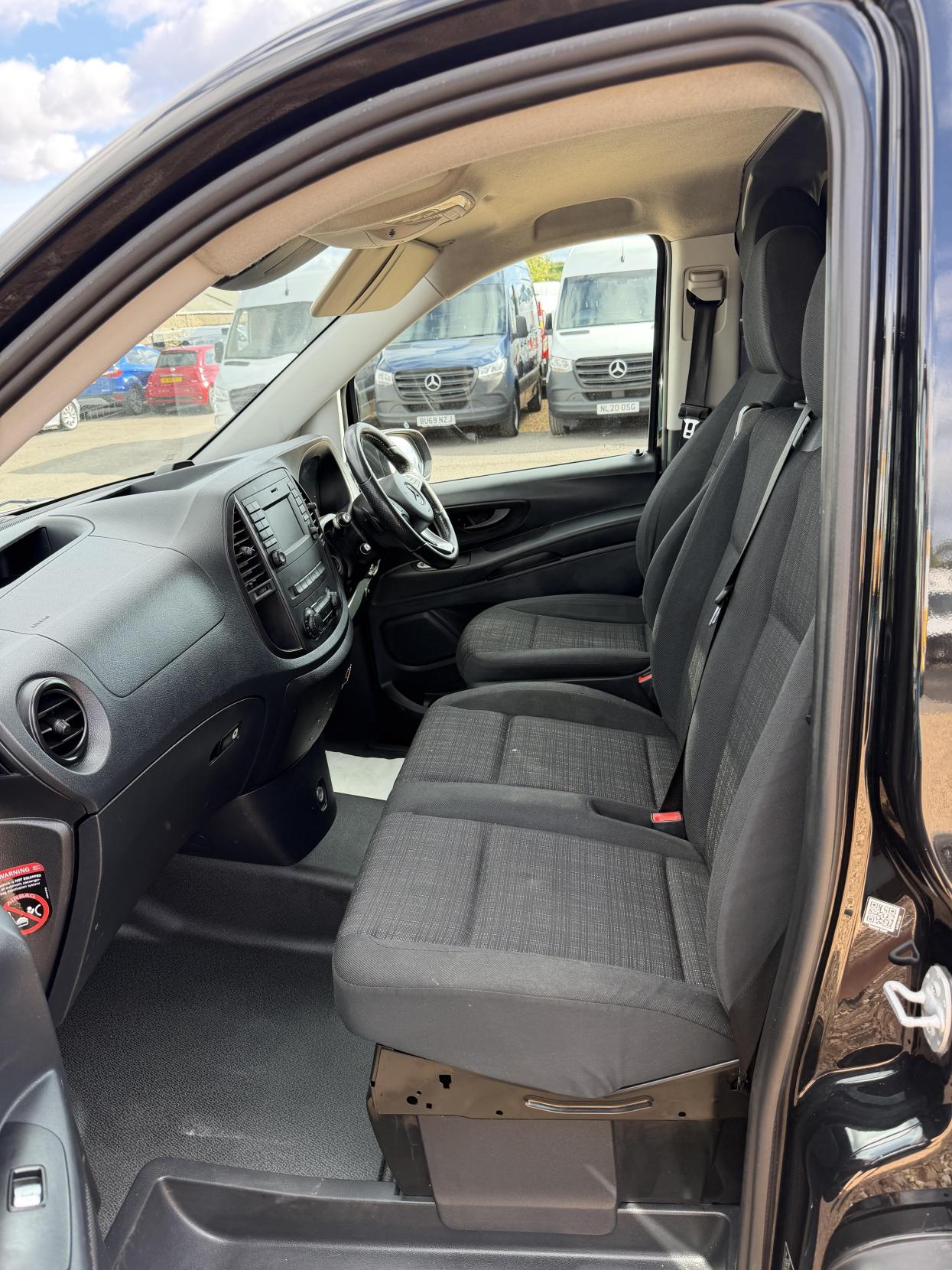 2020 Mercedes-Benz Vito 2.1 114 CDI Premium Panel Van 5dr Diesel G-Tronic+ RWD L2 Euro 6 (s/s) (136 ps) - Thumbnail 29