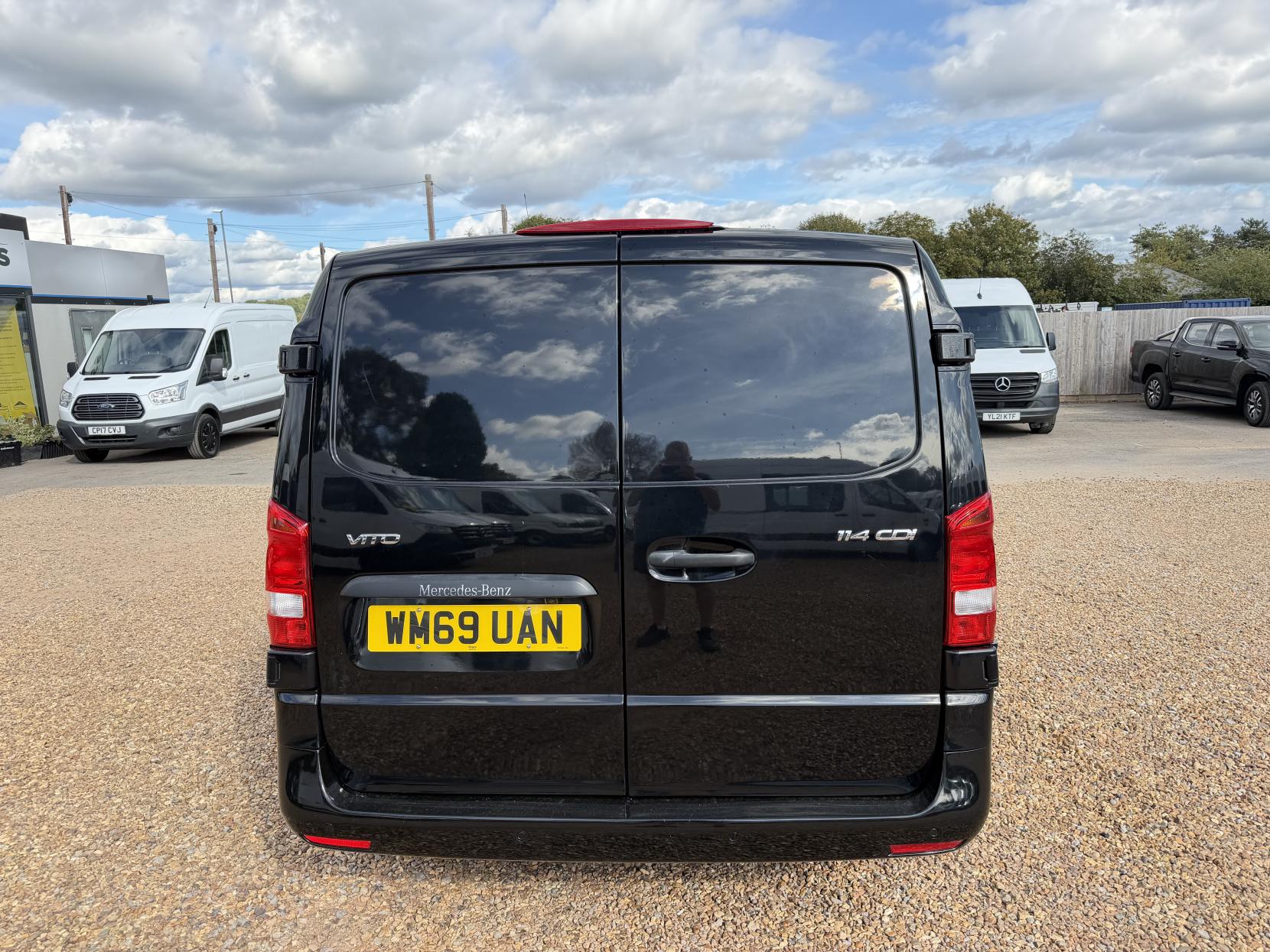 2020 Mercedes-Benz Vito 2.1 114 CDI Premium Panel Van 5dr Diesel G-Tronic+ RWD L2 Euro 6 (s/s) (136 ps) - Thumbnail 10