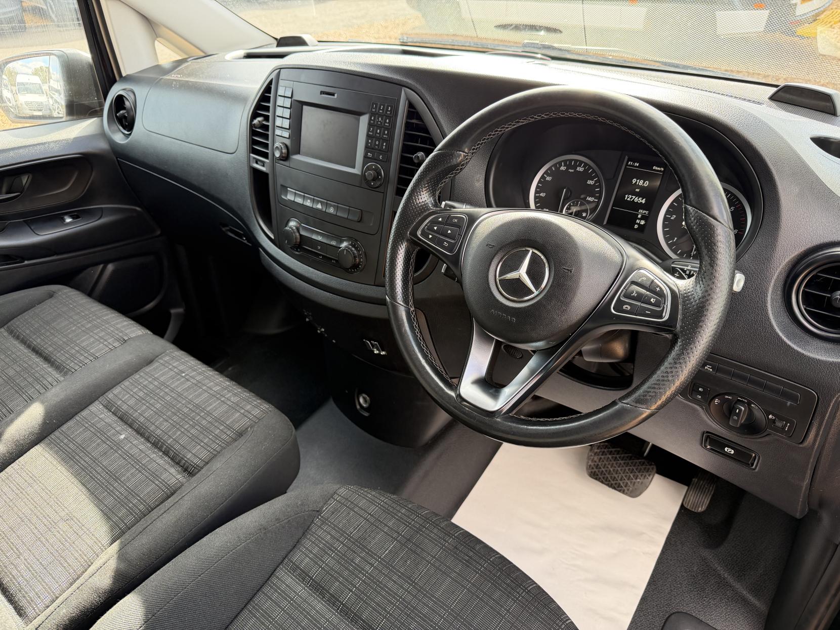 2020 Mercedes-Benz Vito 2.1 114 CDI Premium Panel Van 5dr Diesel G-Tronic+ RWD L2 Euro 6 (s/s) (136 ps) - Thumbnail 2