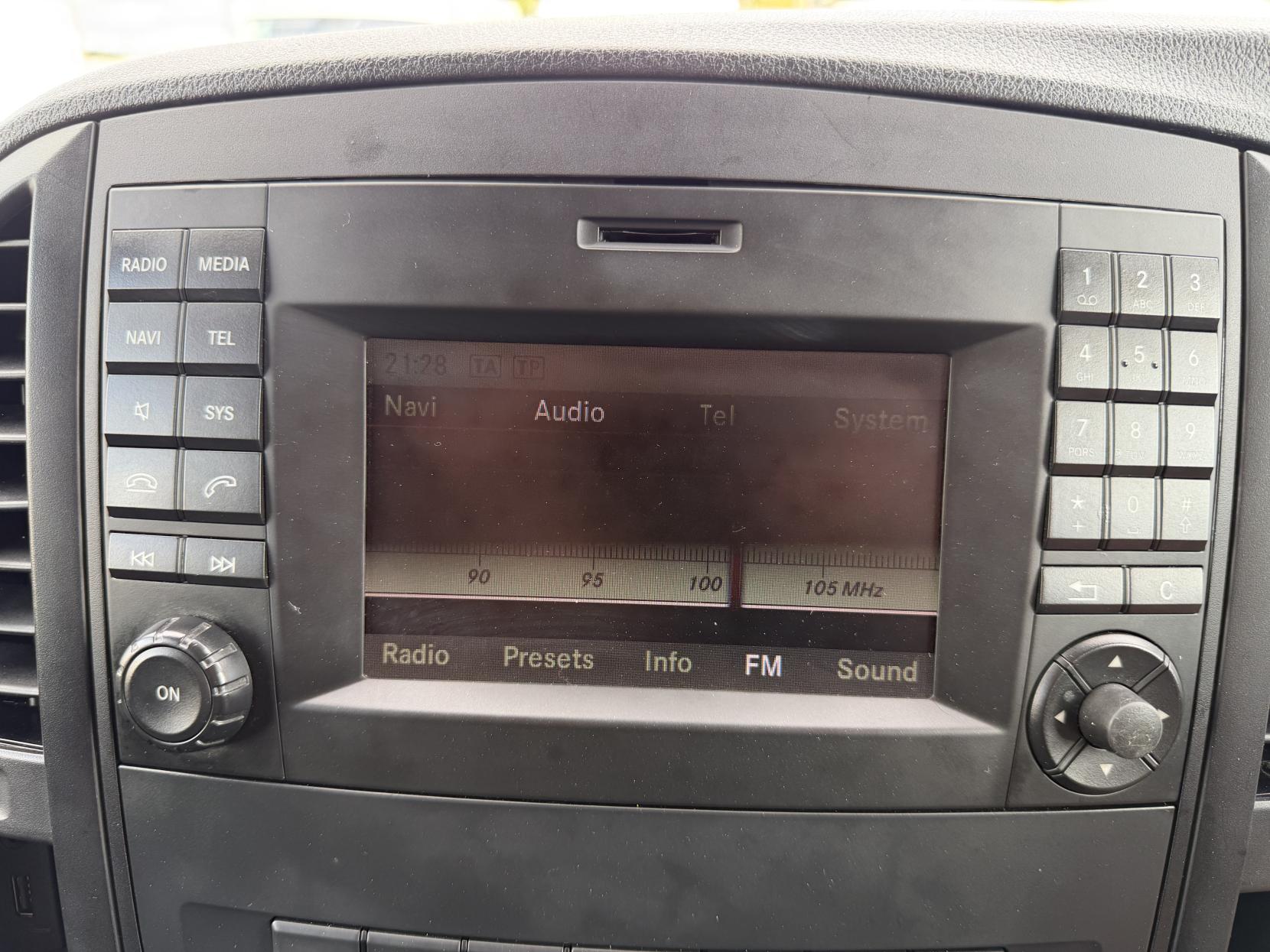 2020 Mercedes-Benz Vito 2.1 114 CDI Premium Panel Van 5dr Diesel G-Tronic+ RWD L2 Euro 6 (s/s) (136 ps) - Thumbnail 22