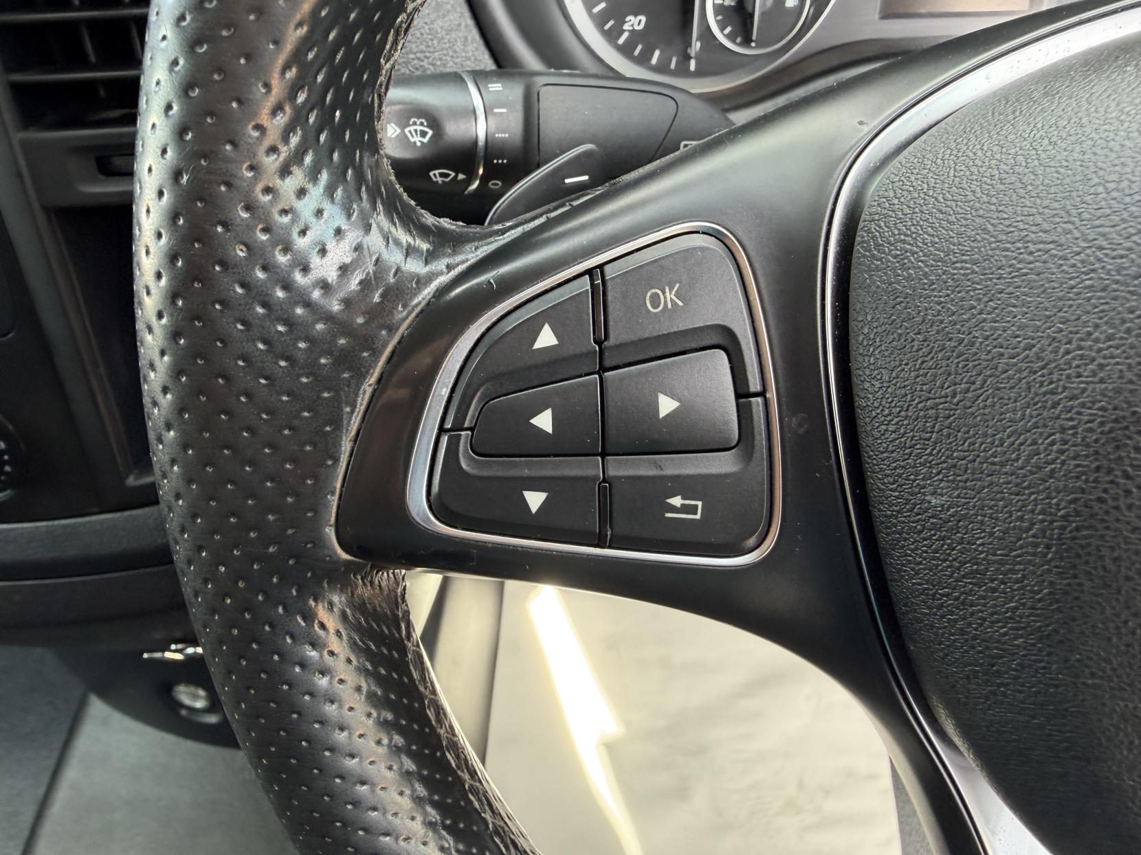 2020 Mercedes-Benz Vito 2.1 114 CDI Premium Panel Van 5dr Diesel G-Tronic+ RWD L2 Euro 6 (s/s) (136 ps) - Thumbnail 17