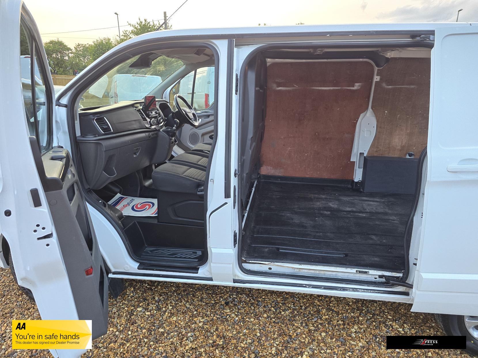 Ford Transit Custom Transit Custom 2.0 300 EcoBlue Limited Panel Van 5dr Diesel Manual L1 H1 Euro 6 (s/s) (130 ps)