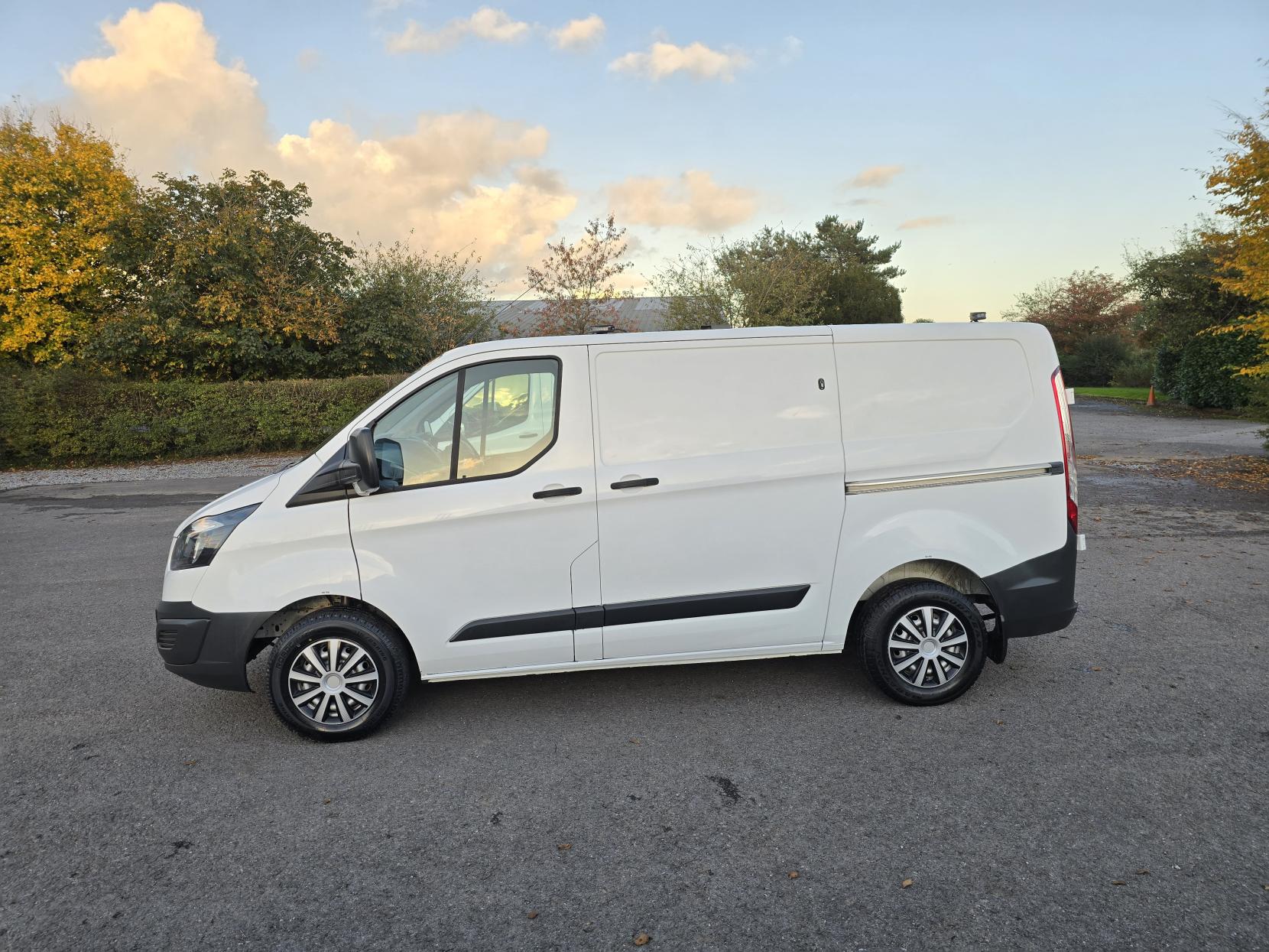 Ford Transit Custom 2.0 TDCi 310 Panel Van 5dr Diesel Manual L1 H1 (157 g/km, 104 bhp)