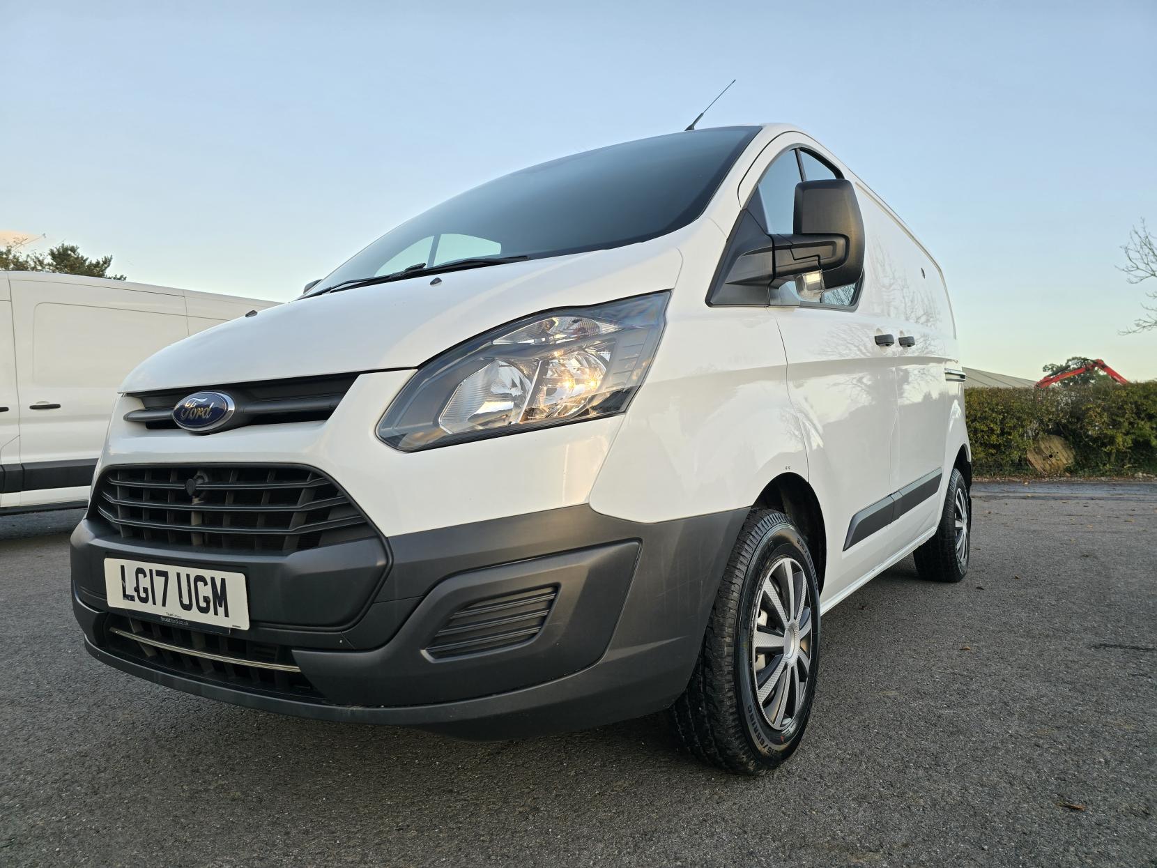 Ford Transit Custom 2.0 TDCi 310 Panel Van 5dr Diesel Manual L1 H1 (157 g/km, 104 bhp)