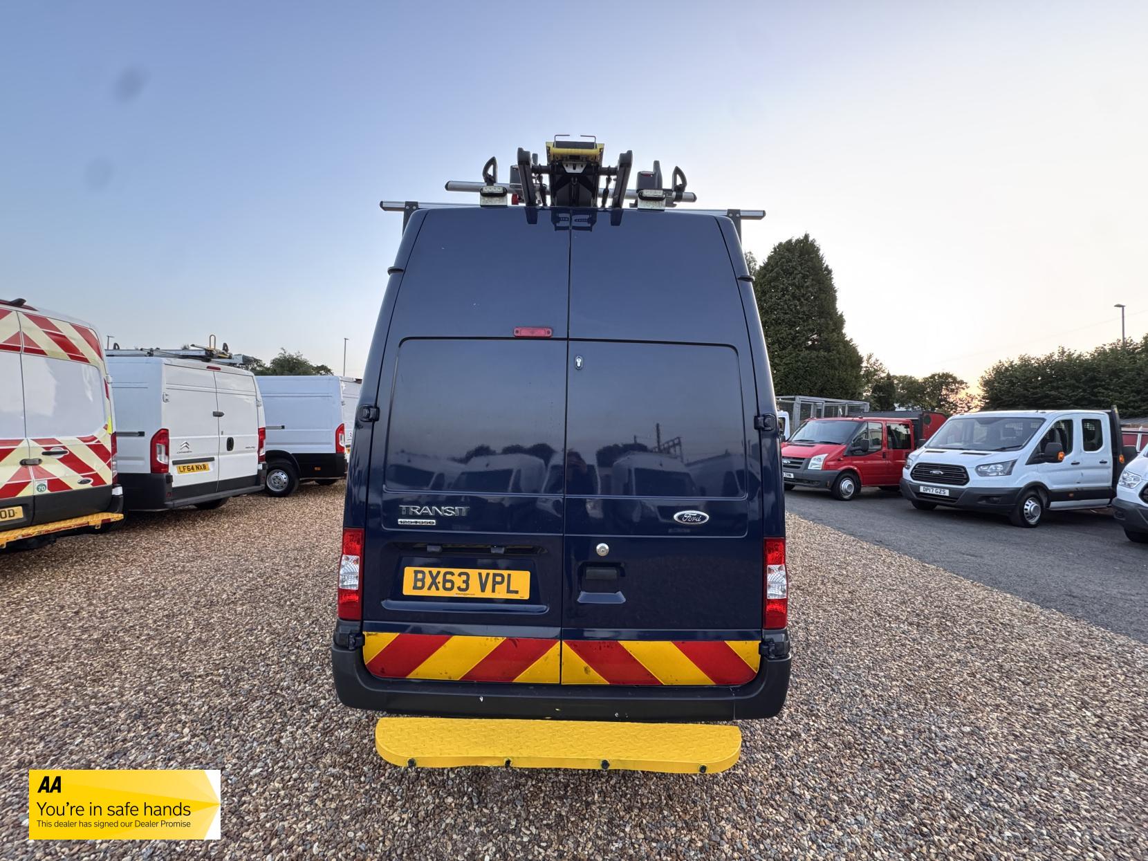 Ford Transit 2.2 TDCi 350 Panel Van 3dr Diesel Manual FWD L2 H3 (209 g/km, 123 bhp)