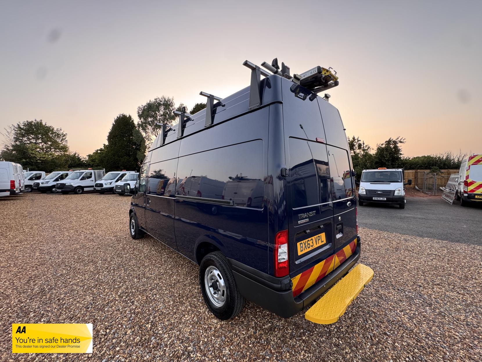 Ford Transit 2.2 TDCi 350 Panel Van 3dr Diesel Manual FWD L2 H3 (209 g/km, 123 bhp)