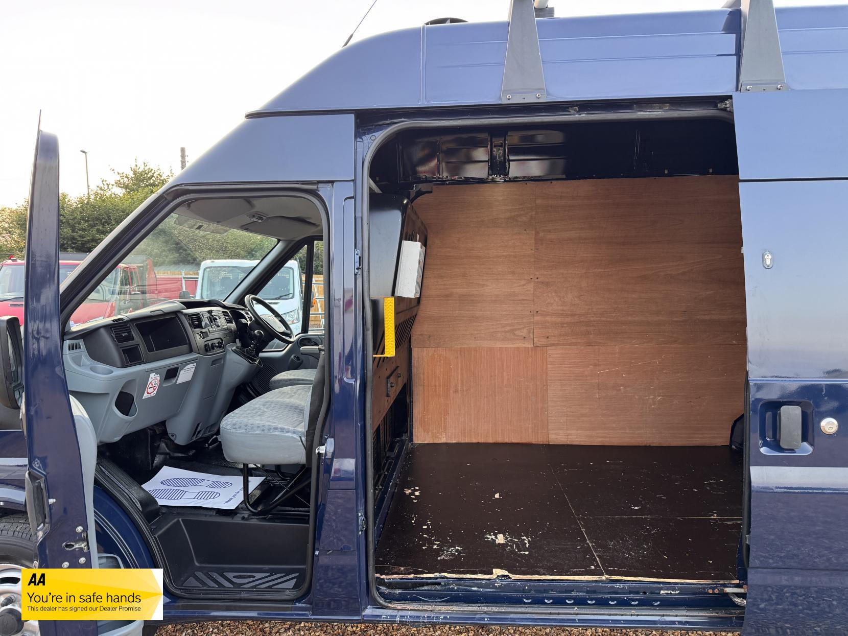 Ford Transit 2.2 TDCi 350 Panel Van 3dr Diesel Manual FWD L2 H3 (209 g/km, 123 bhp)