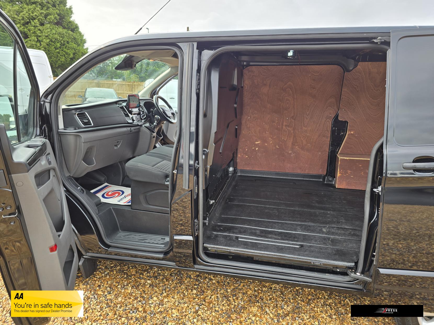 Ford Transit Custom Transit Custom 2.0 300 EcoBlue Limited Panel Van 5dr Diesel Manual L1 H1 Euro 6 (130 ps)
