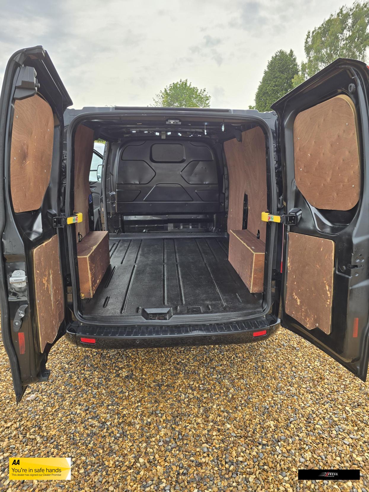 Ford Transit Custom Transit Custom 2.0 300 EcoBlue Limited Panel Van 5dr Diesel Manual L1 H1 Euro 6 (130 ps)