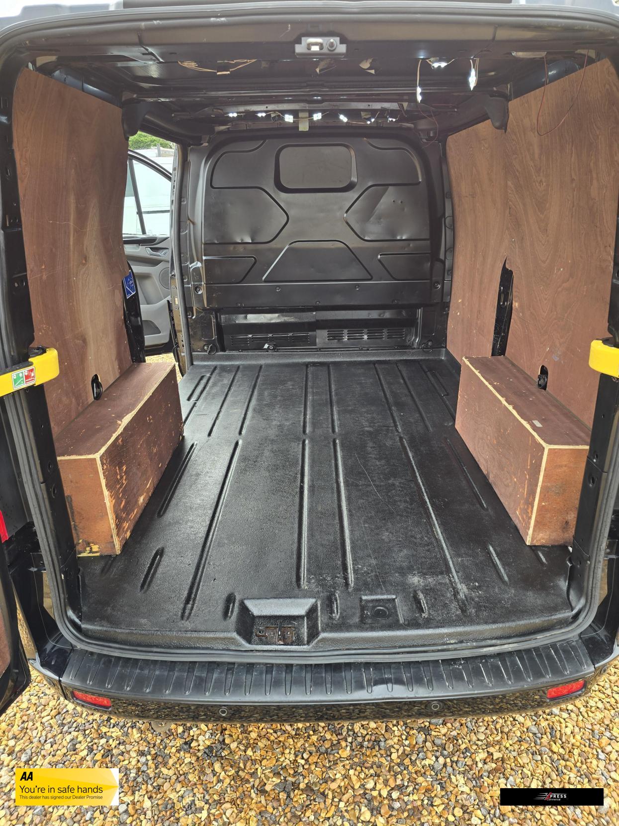 Ford Transit Custom Transit Custom 2.0 300 EcoBlue Limited Panel Van 5dr Diesel Manual L1 H1 Euro 6 (130 ps)