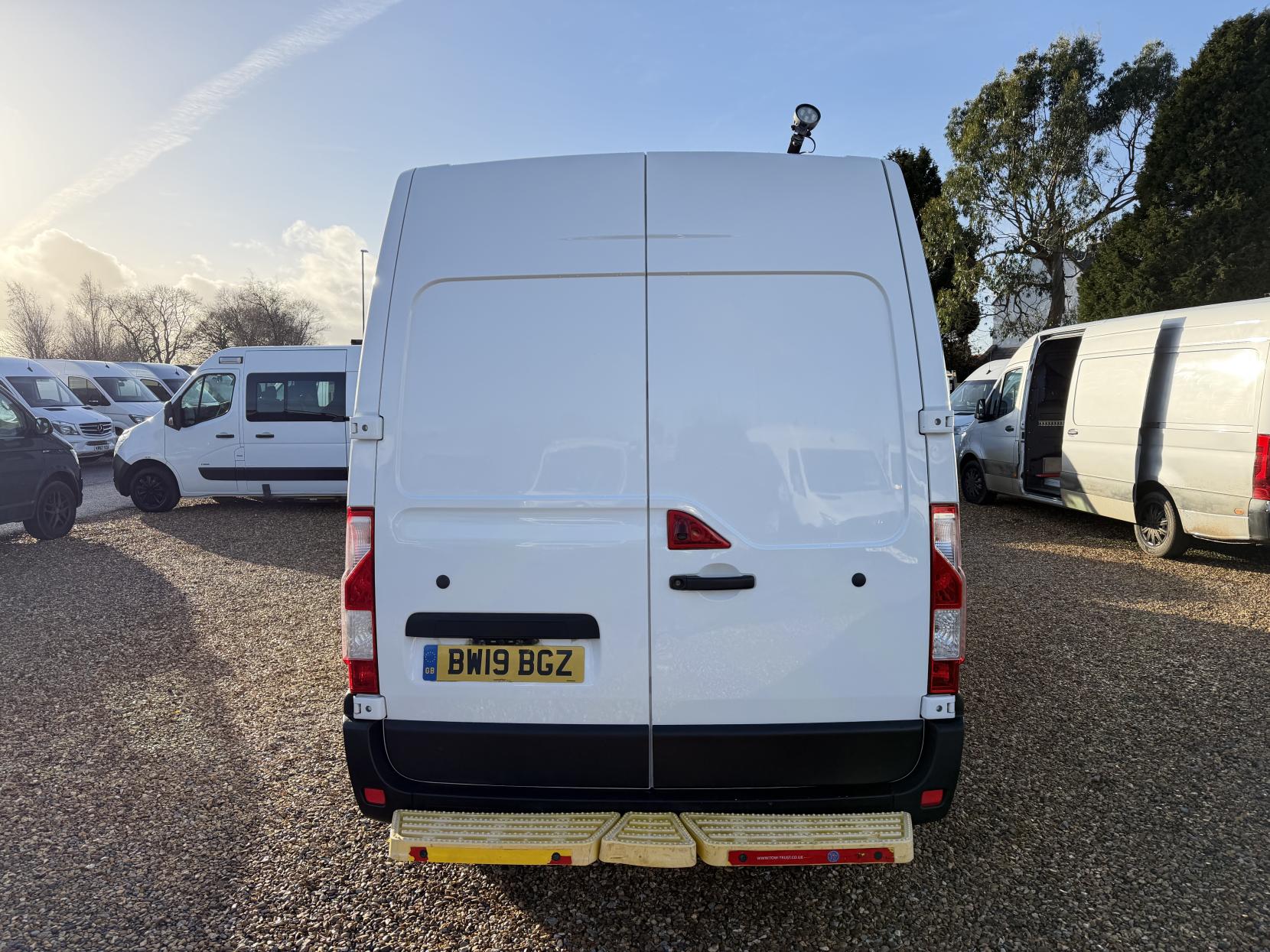 Vauxhall Movano 2.3 CDTi 3500 Panel Van 5dr Diesel Manual FWD L2 H2 Euro 6 (130 ps)