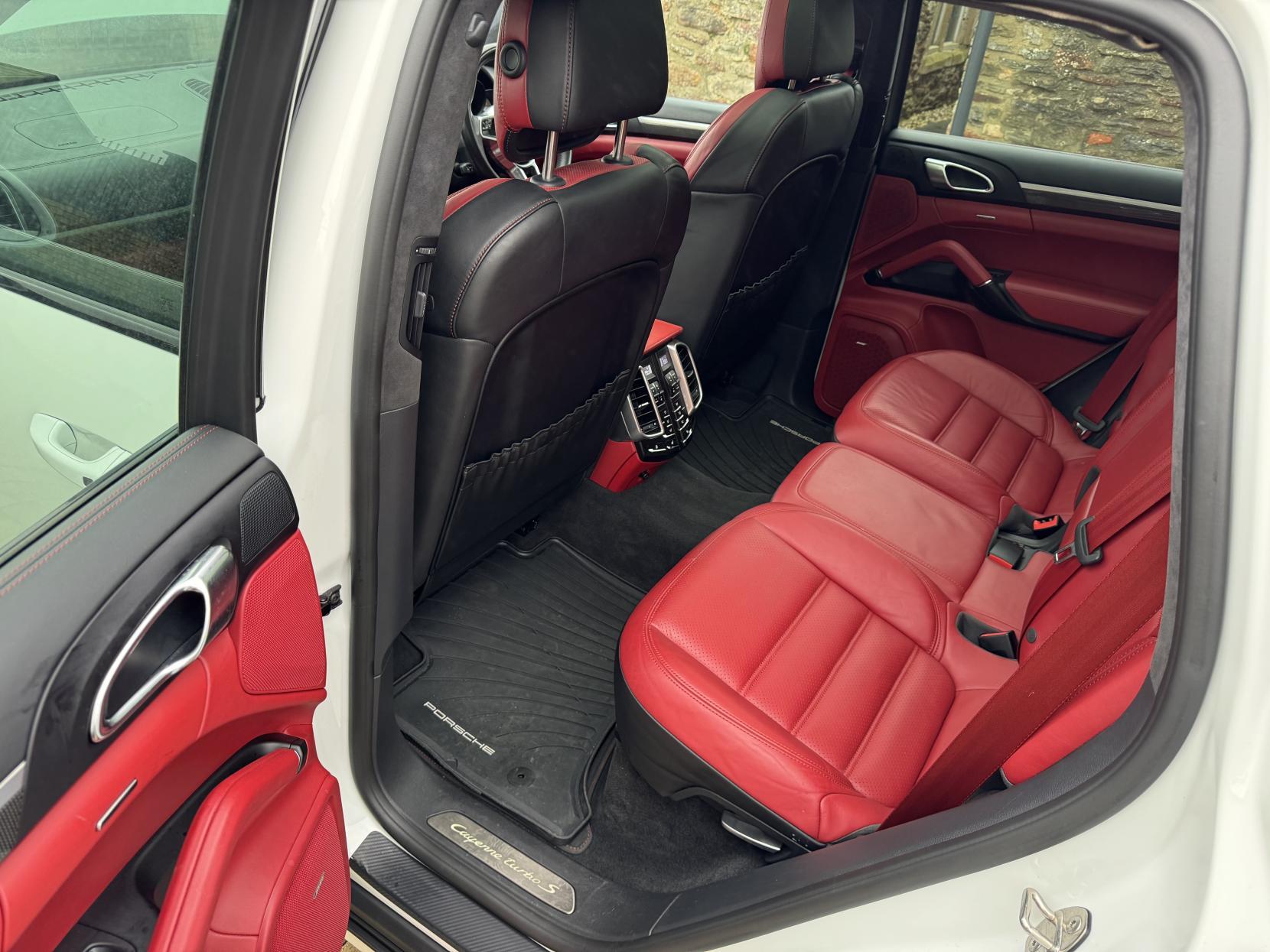 Porsche Cayenne 4.5 Turbo S SUV 5dr Petrol Tiptronic S AWD (378 g/km, 521 bhp)