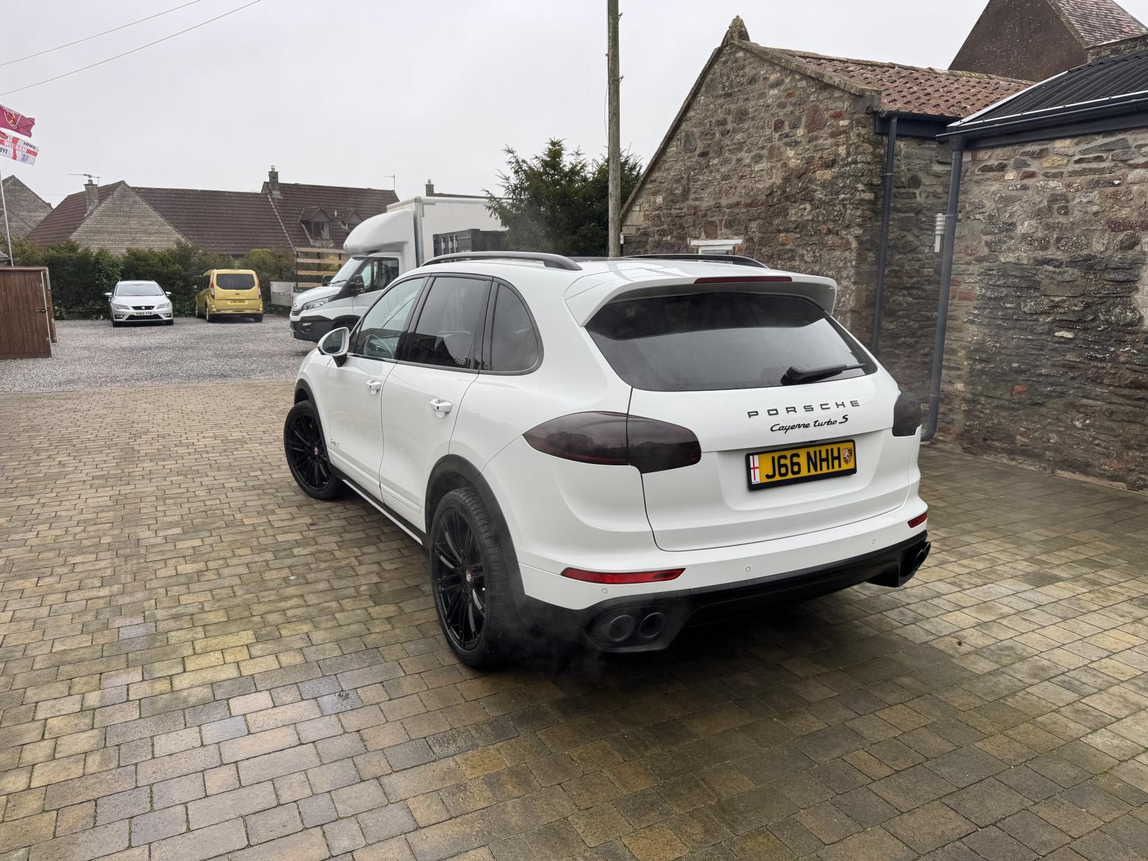 Porsche Cayenne 4.5 Turbo S SUV 5dr Petrol Tiptronic S AWD (378 g/km, 521 bhp)