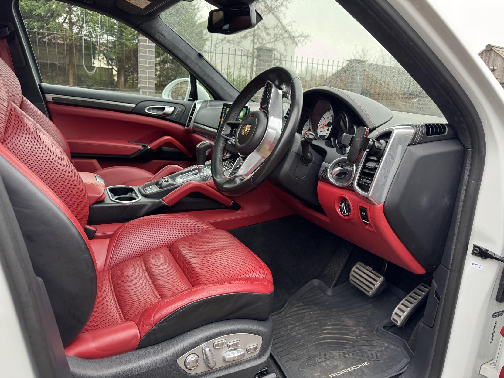 Porsche Cayenne 4.5 Turbo S SUV 5dr Petrol Tiptronic S AWD (378 g/km, 521 bhp)