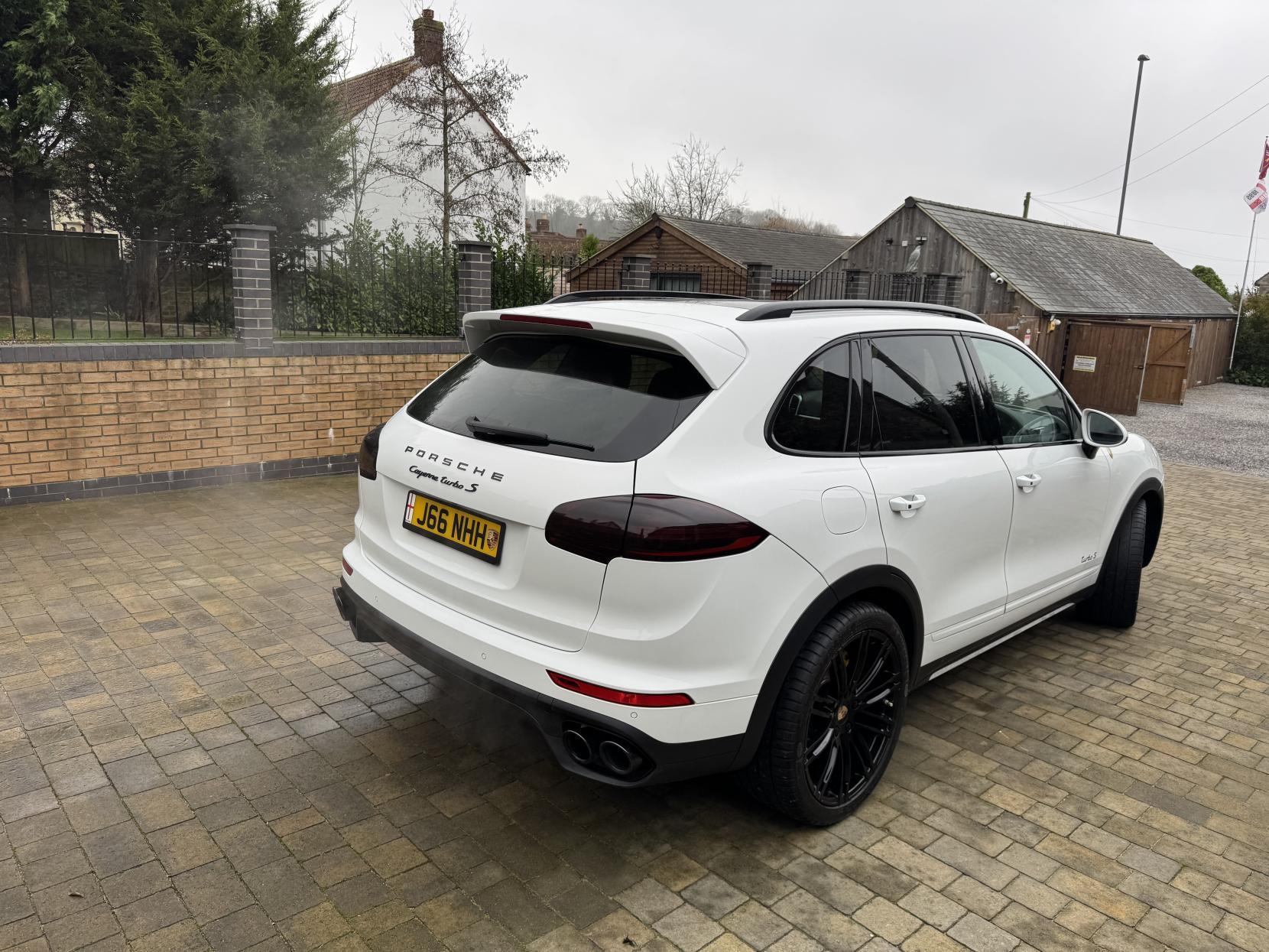 Porsche Cayenne 4.5 Turbo S SUV 5dr Petrol Tiptronic S AWD (378 g/km, 521 bhp)