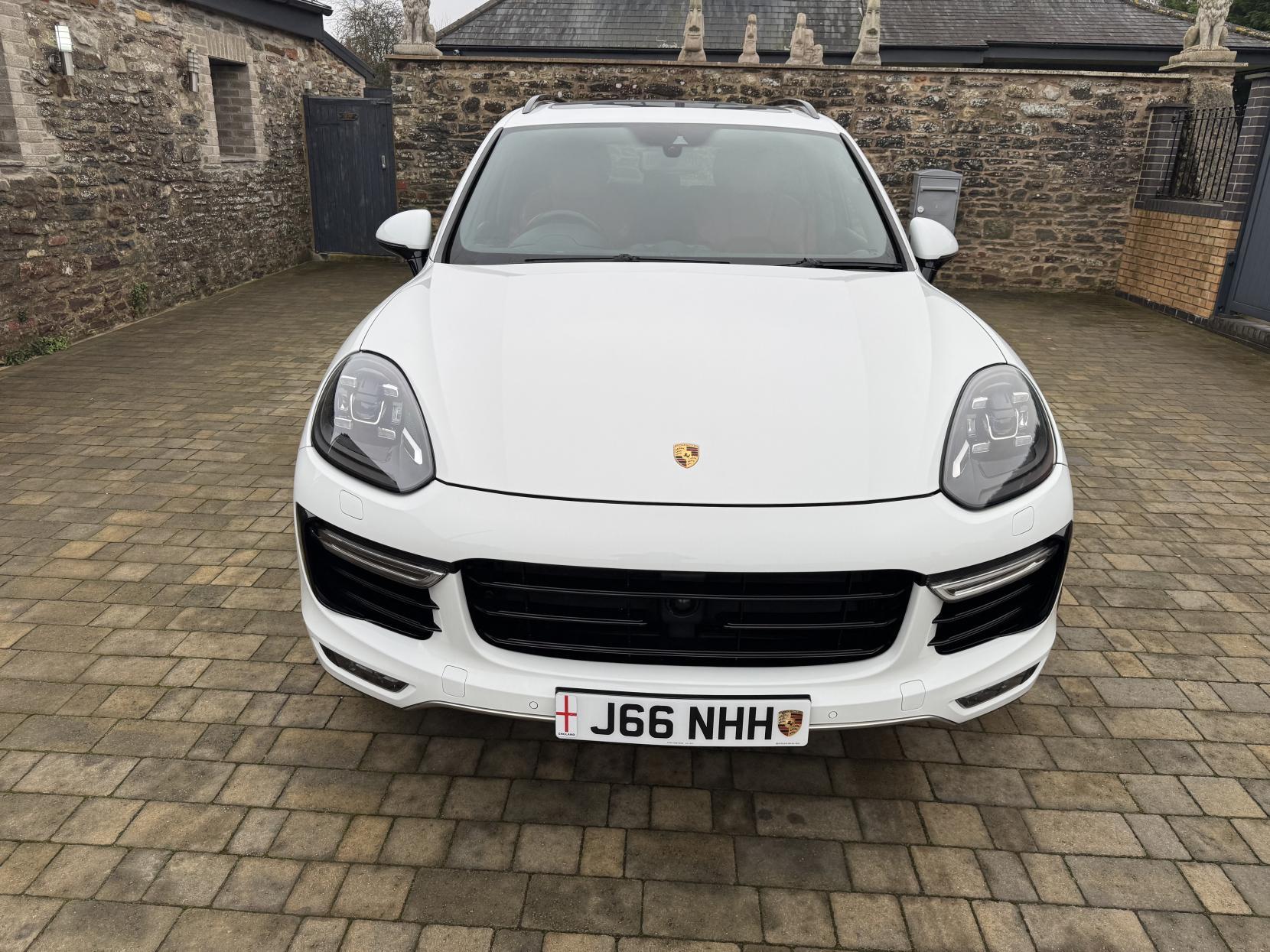 Porsche Cayenne 4.5 Turbo S SUV 5dr Petrol Tiptronic S AWD (378 g/km, 521 bhp)
