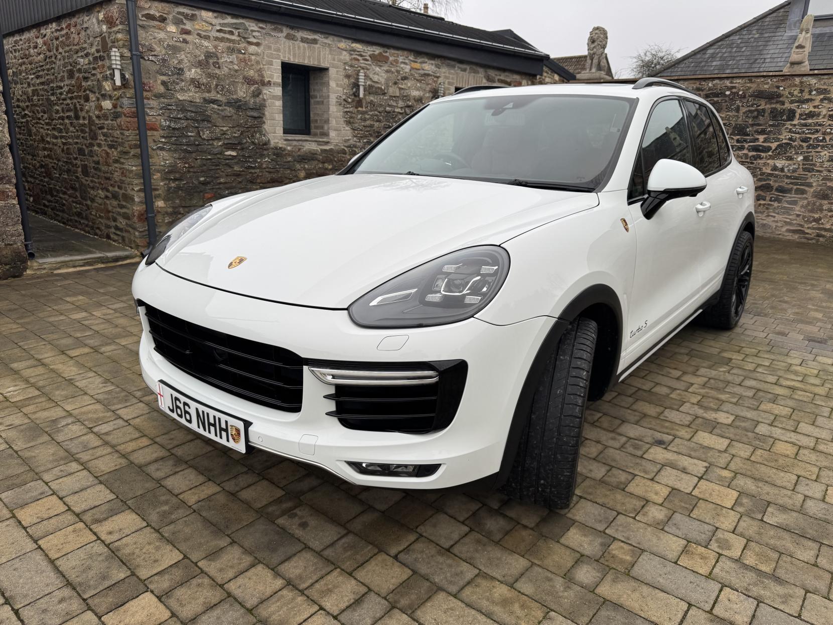 Porsche Cayenne 4.5 Turbo S SUV 5dr Petrol Tiptronic S AWD (378 g/km, 521 bhp)