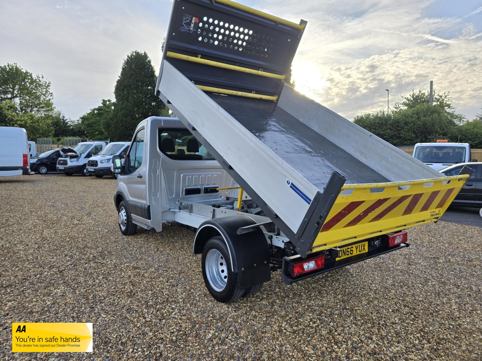 Ford Transit 2.2 TDCi 350 1-Way Tipper 2dr Diesel Manual RWD L2 Euro 5 (1-Stop) (125 ps)