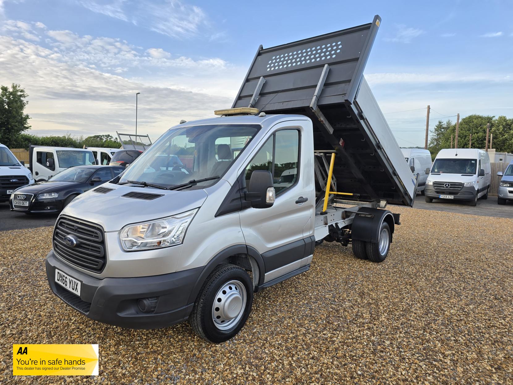 Ford Transit 2.2 TDCi 350 1-Way Tipper 2dr Diesel Manual RWD L2 Euro 5 (1-Stop) (125 ps)