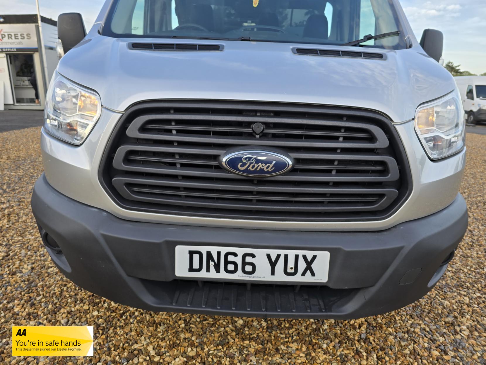Ford Transit 2.2 TDCi 350 1-Way Tipper 2dr Diesel Manual RWD L2 Euro 5 (1-Stop) (125 ps)