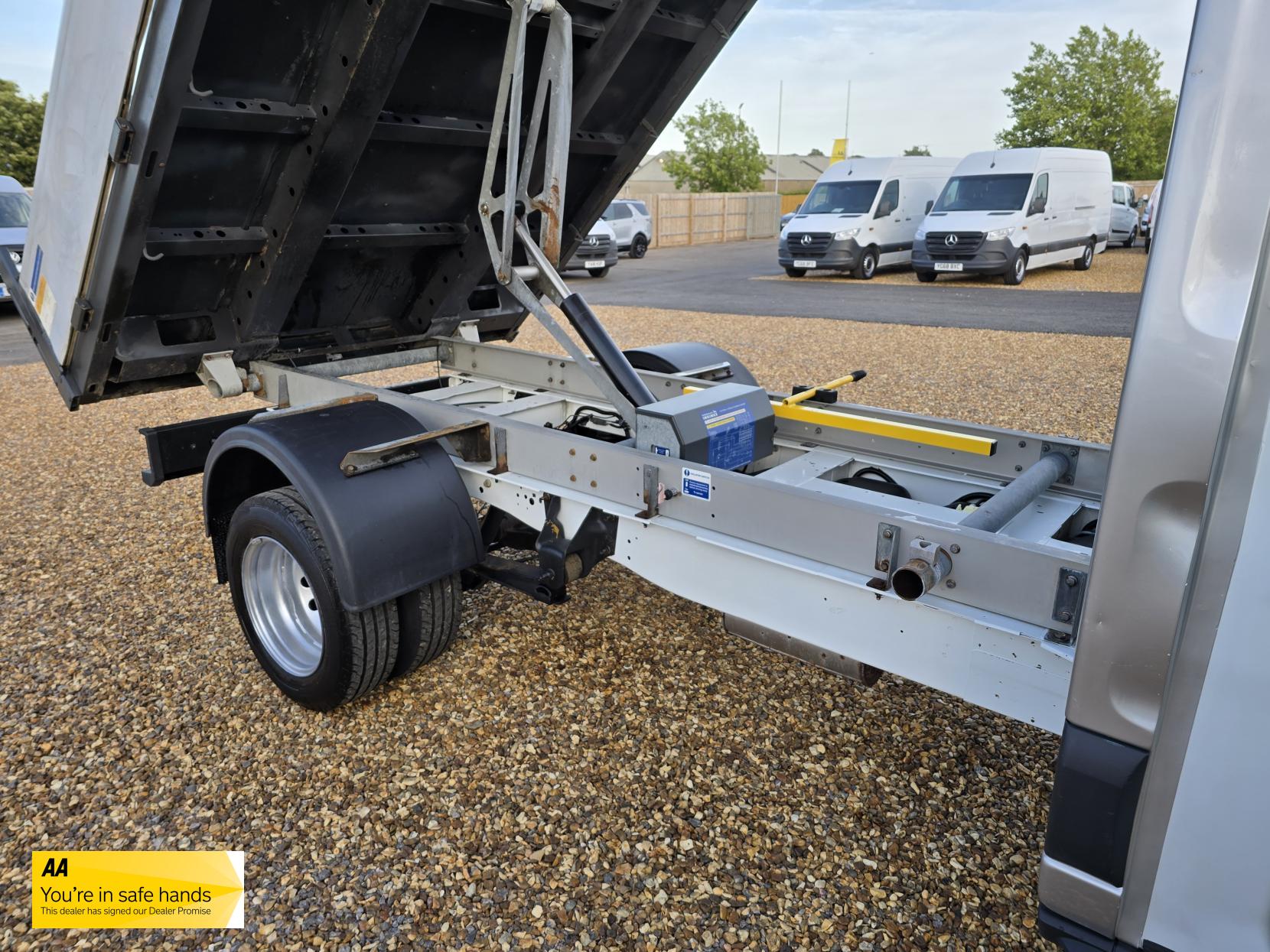 Ford Transit 2.2 TDCi 350 1-Way Tipper 2dr Diesel Manual RWD L2 Euro 5 (1-Stop) (125 ps)