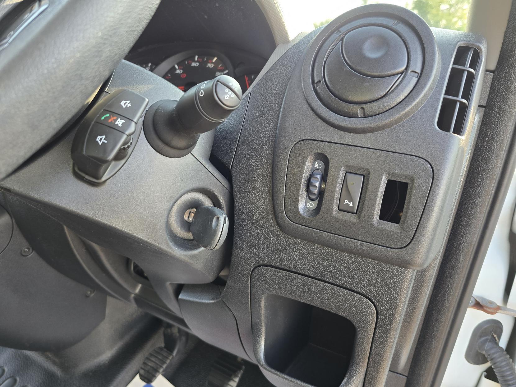 Nissan NV400 2.3 dCi 35 SE Panel Van 5dr Diesel Manual FWD L2 H3 Euro 5 (125 bhp)