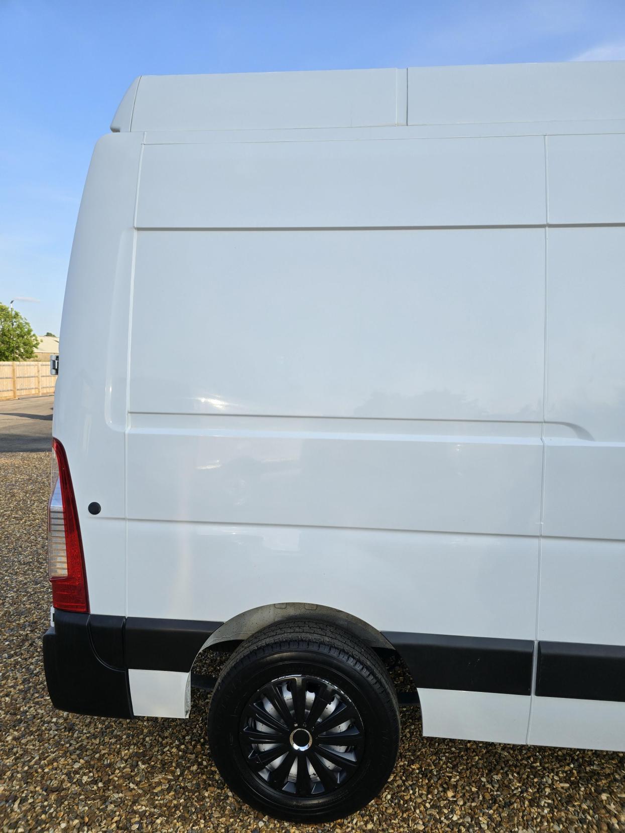Nissan NV400 2.3 dCi 35 SE Panel Van 5dr Diesel Manual FWD L2 H3 Euro 5 (125 bhp)