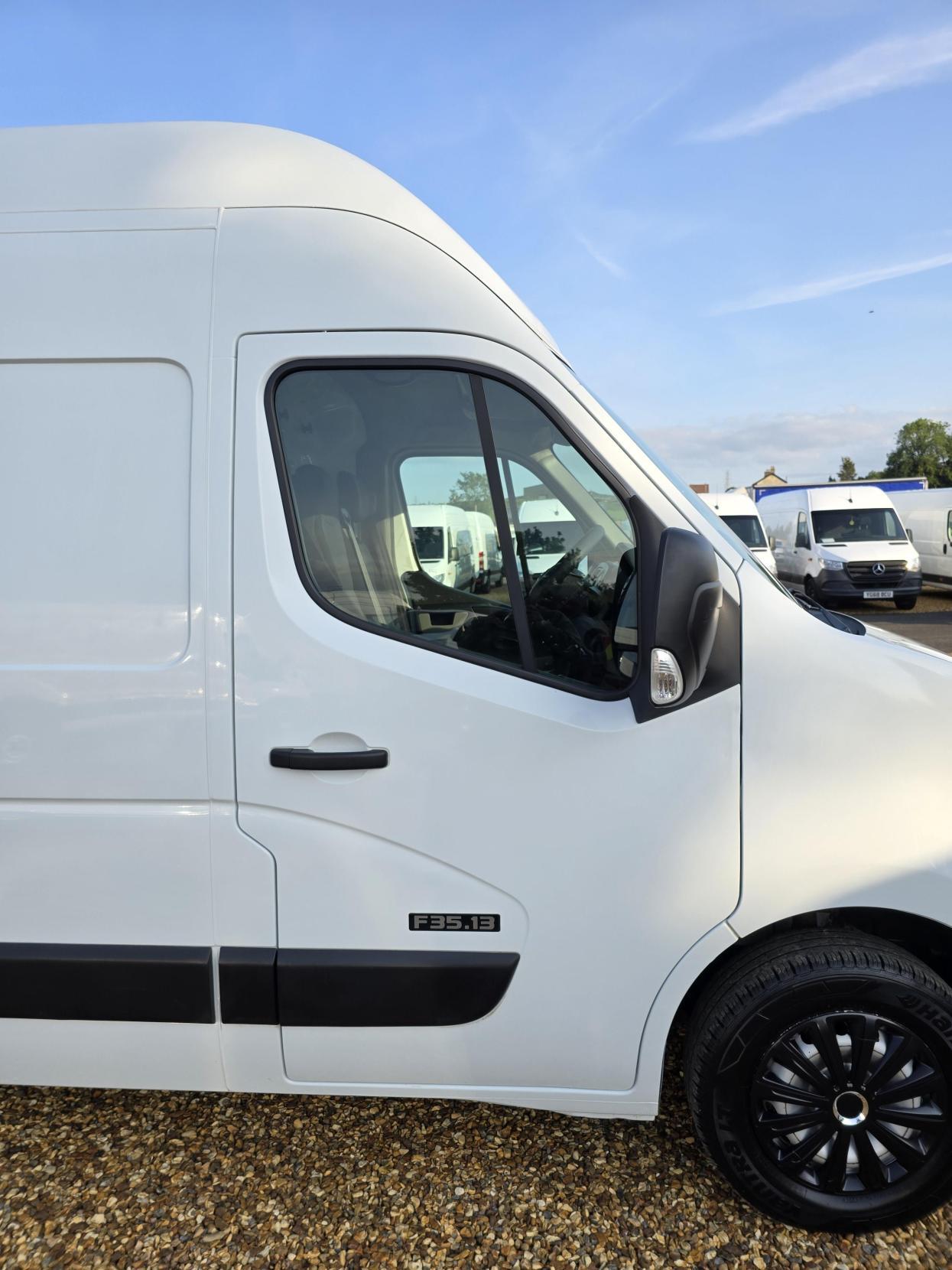 Nissan NV400 2.3 dCi 35 SE Panel Van 5dr Diesel Manual FWD L2 H3 Euro 5 (125 bhp)