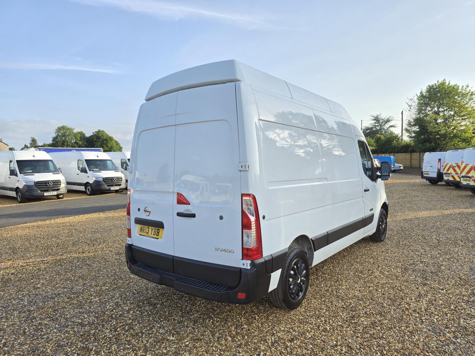 Nissan NV400 2.3 dCi 35 SE Panel Van 5dr Diesel Manual FWD L2 H3 Euro 5 (125 bhp)