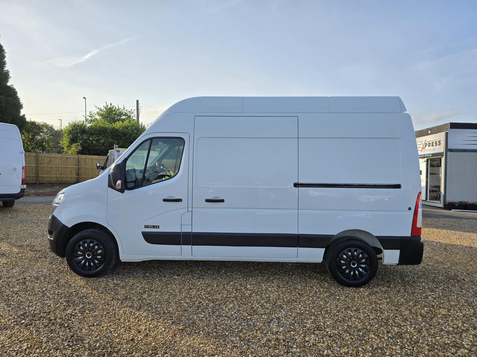 Nissan NV400 2.3 dCi 35 SE Panel Van 5dr Diesel Manual FWD L2 H3 Euro 5 (125 bhp)