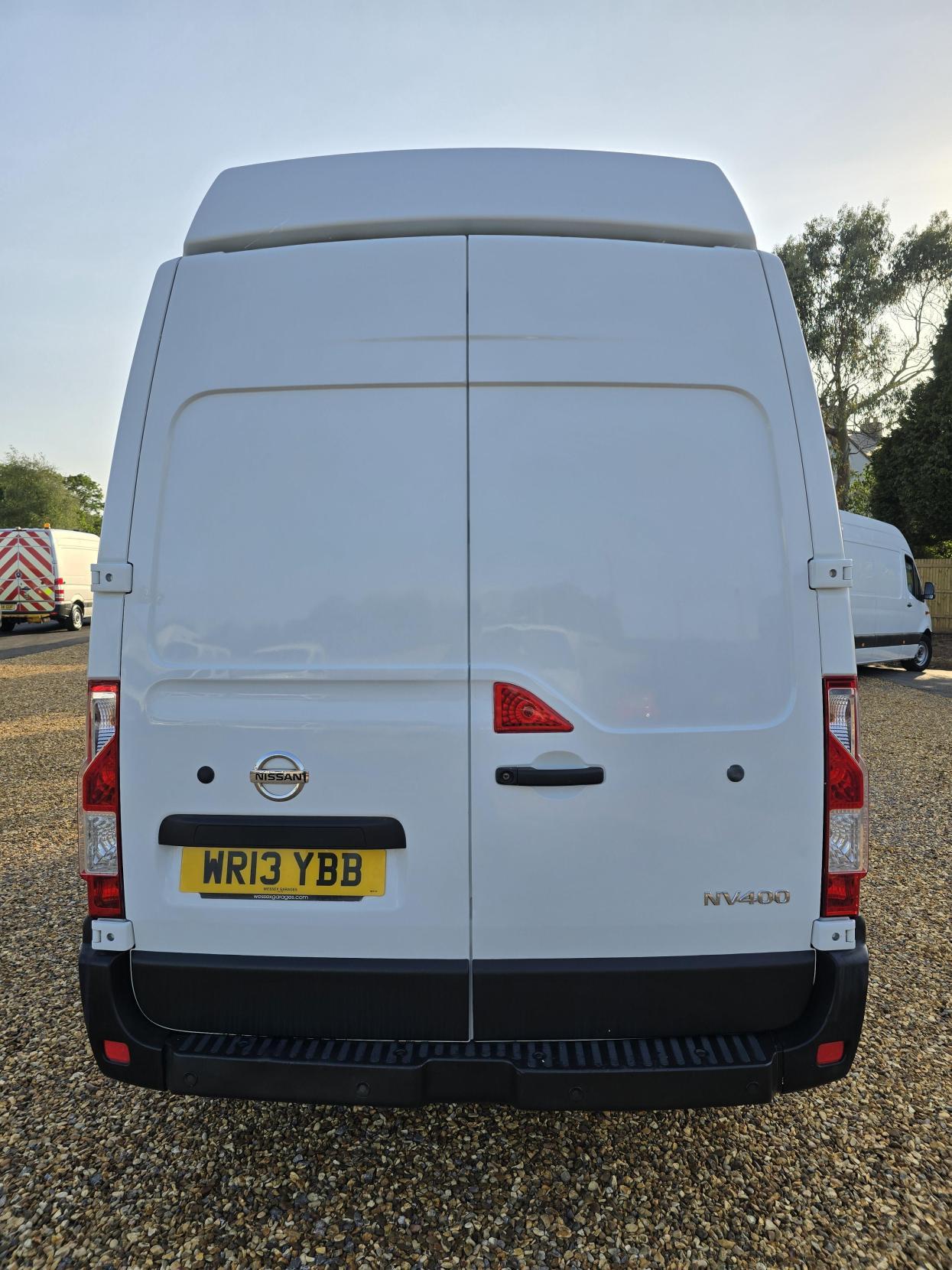 Nissan NV400 2.3 dCi 35 SE Panel Van 5dr Diesel Manual FWD L2 H3 Euro 5 (125 bhp)