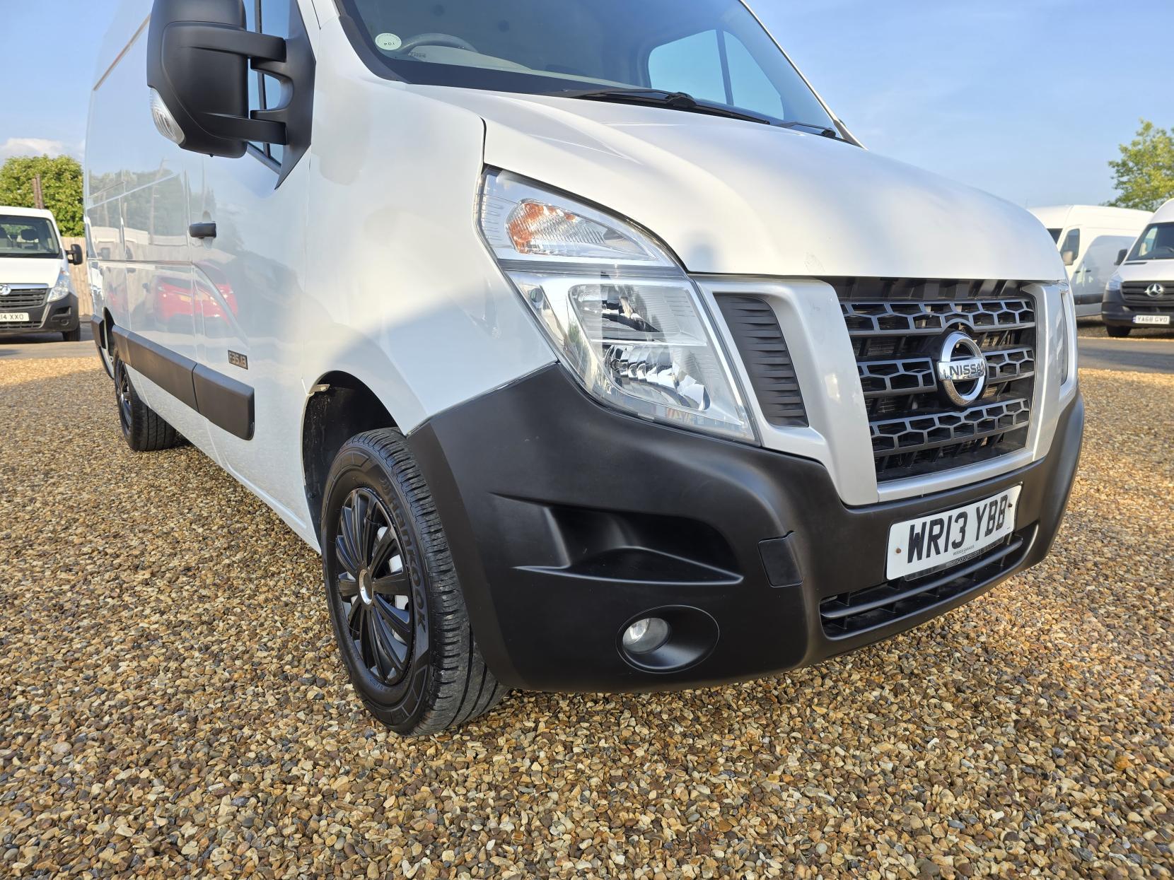 Nissan NV400 2.3 dCi 35 SE Panel Van 5dr Diesel Manual FWD L2 H3 Euro 5 (125 bhp)
