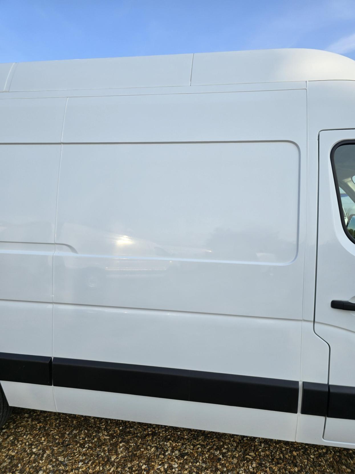 Nissan NV400 2.3 dCi 35 SE Panel Van 5dr Diesel Manual FWD L2 H3 Euro 5 (125 bhp)