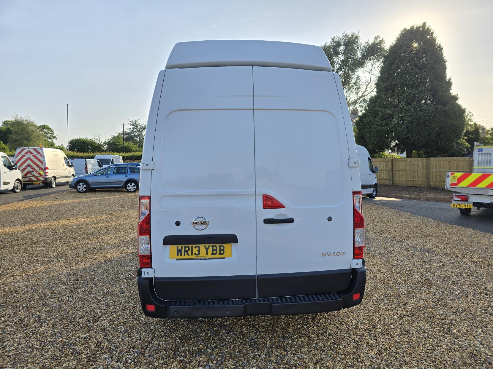 Nissan NV400 2.3 dCi 35 SE Panel Van 5dr Diesel Manual FWD L2 H3 Euro 5 (125 bhp)