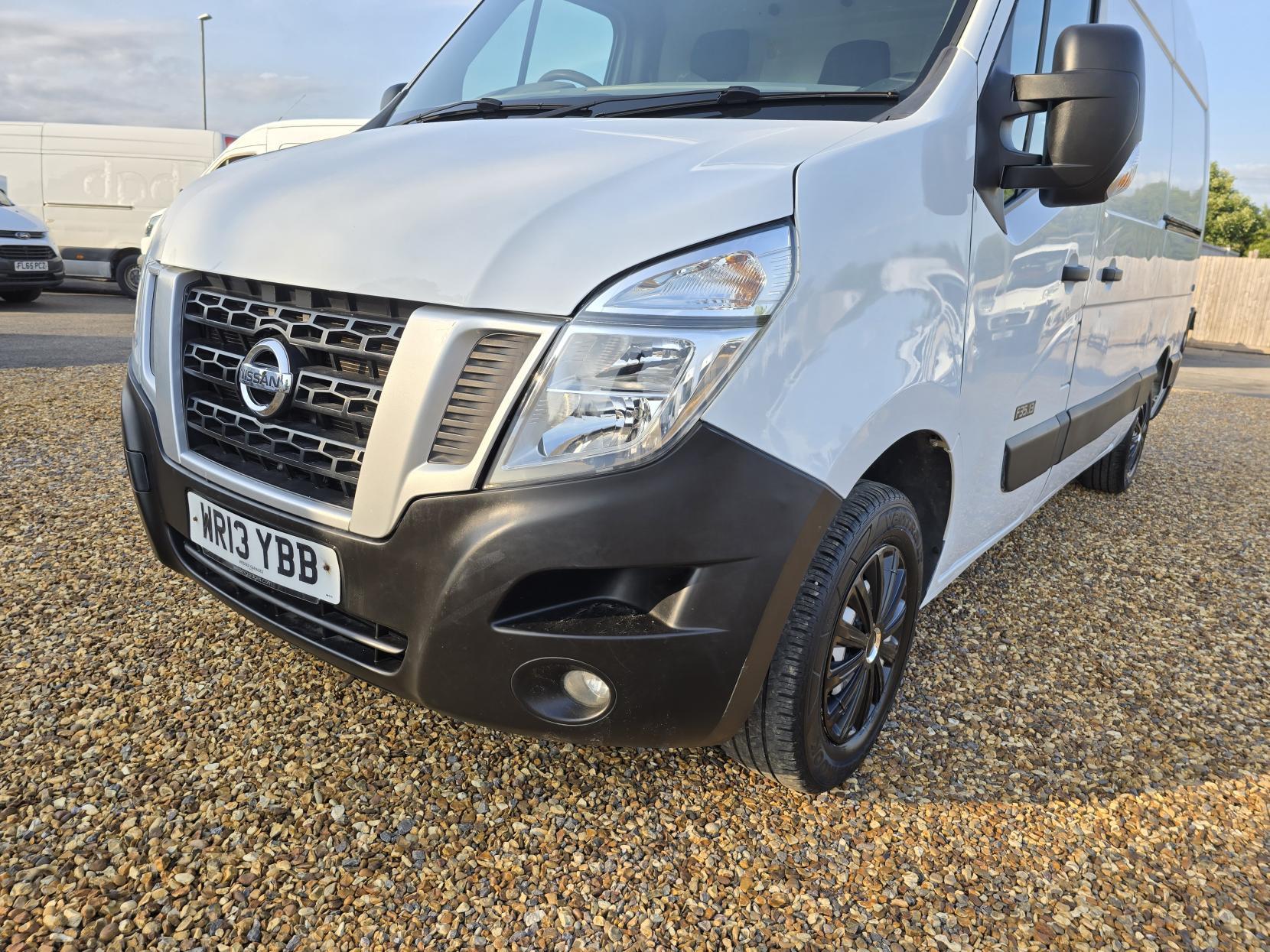 Nissan NV400 2.3 dCi 35 SE Panel Van 5dr Diesel Manual FWD L2 H3 Euro 5 (125 bhp)