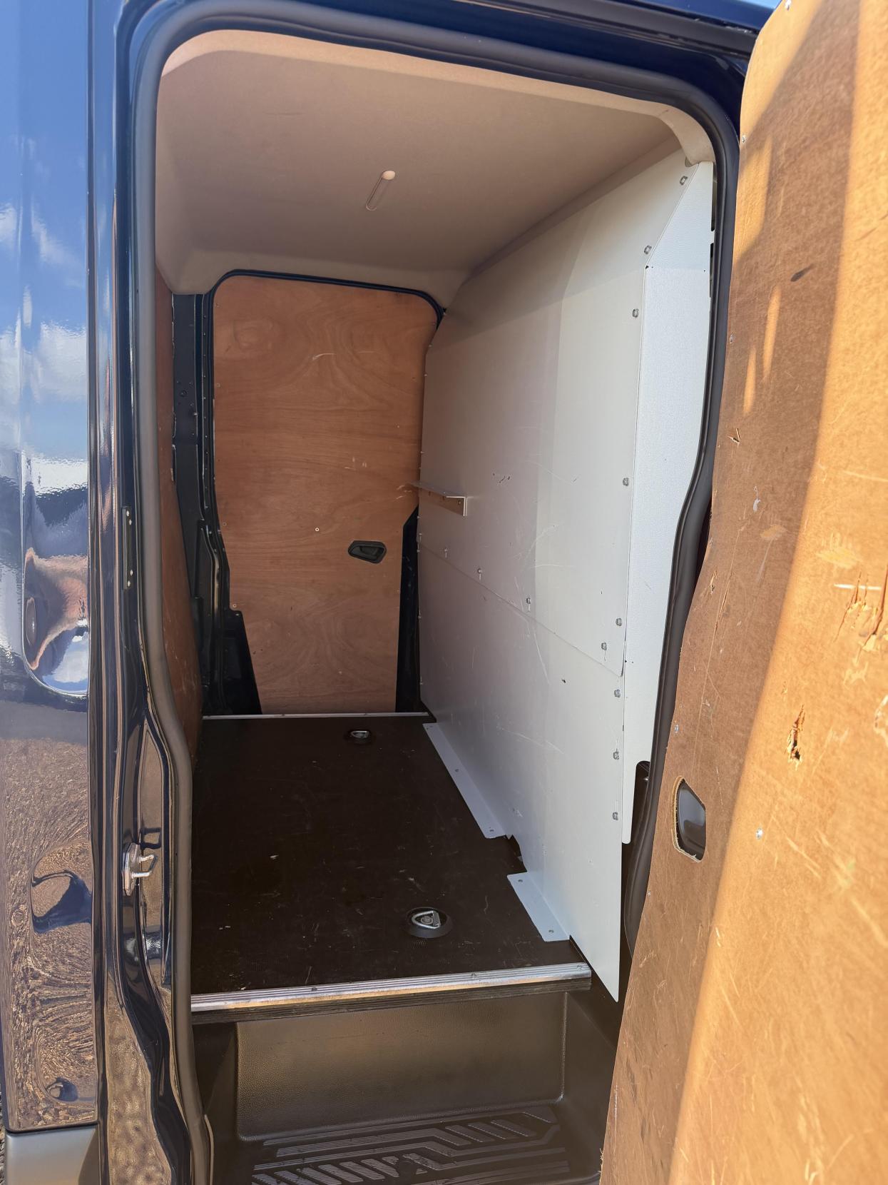 2016 Ford Transit 2.2 TDCi 350 Chassis Double Cab 4dr Diesel Manual RWD L3 H1 Euro 5 (DRW) (125 ps) - Thumbnail 23