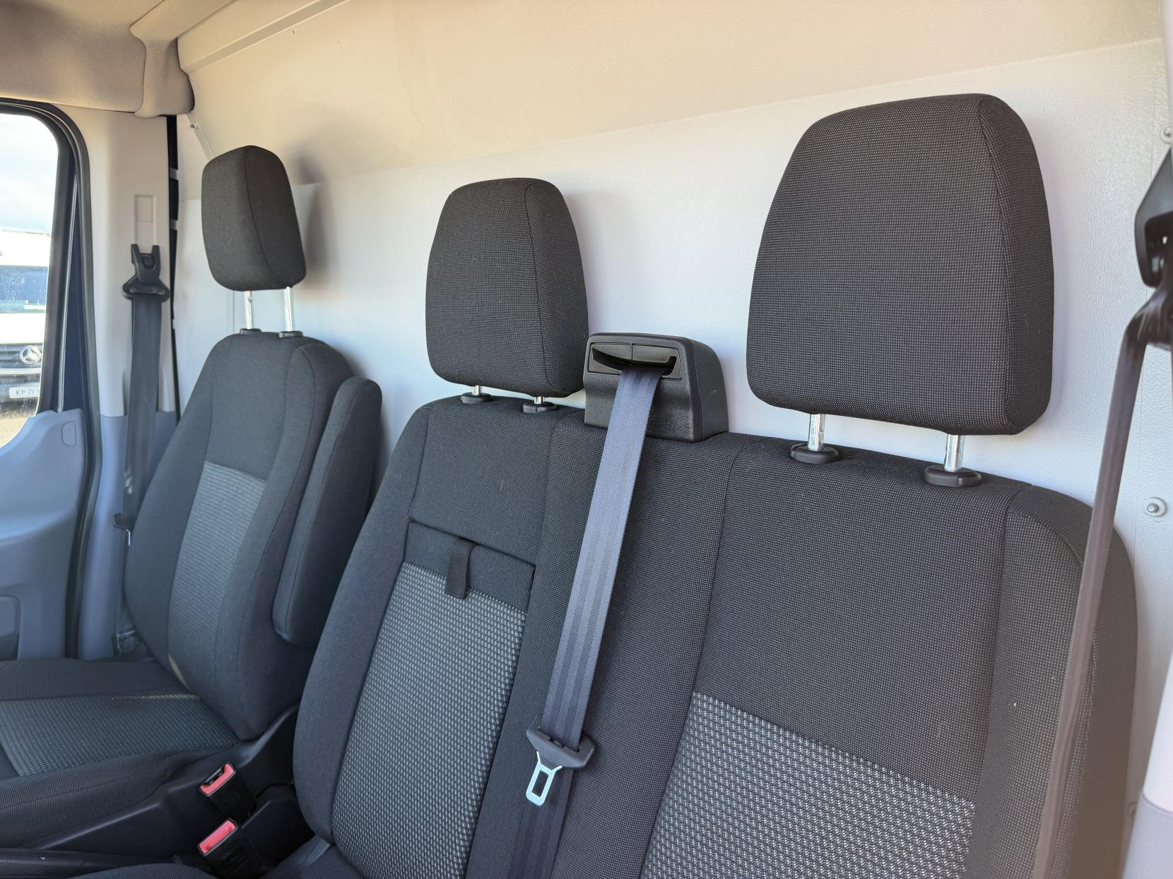 2016 Ford Transit 2.2 TDCi 350 Chassis Double Cab 4dr Diesel Manual RWD L3 H1 Euro 5 (DRW) (125 ps) - Thumbnail 21