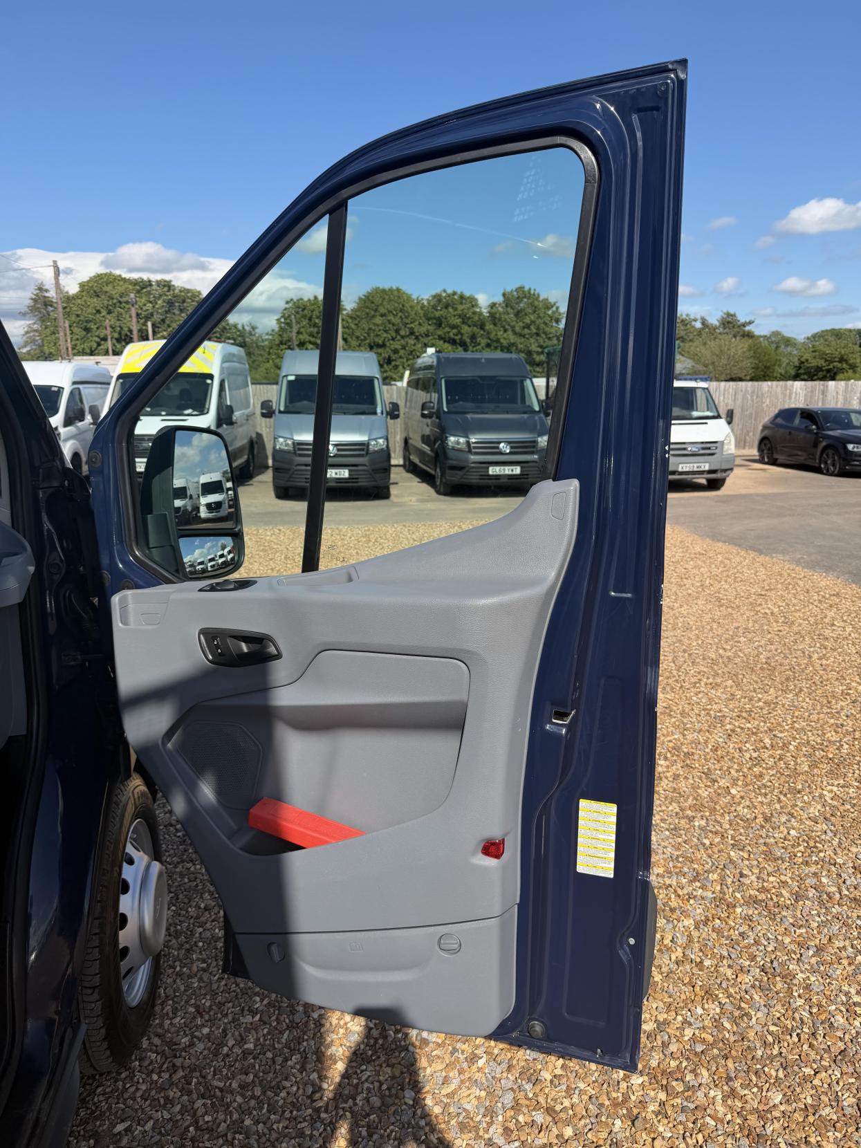 2016 Ford Transit 2.2 TDCi 350 Chassis Double Cab 4dr Diesel Manual RWD L3 H1 Euro 5 (DRW) (125 ps) - Thumbnail 14