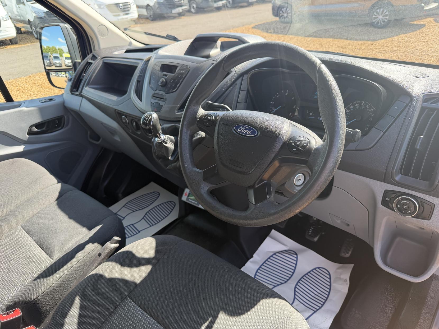 2016 Ford Transit 2.2 TDCi 350 Chassis Double Cab 4dr Diesel Manual RWD L3 H1 Euro 5 (DRW) (125 ps) - Thumbnail 2