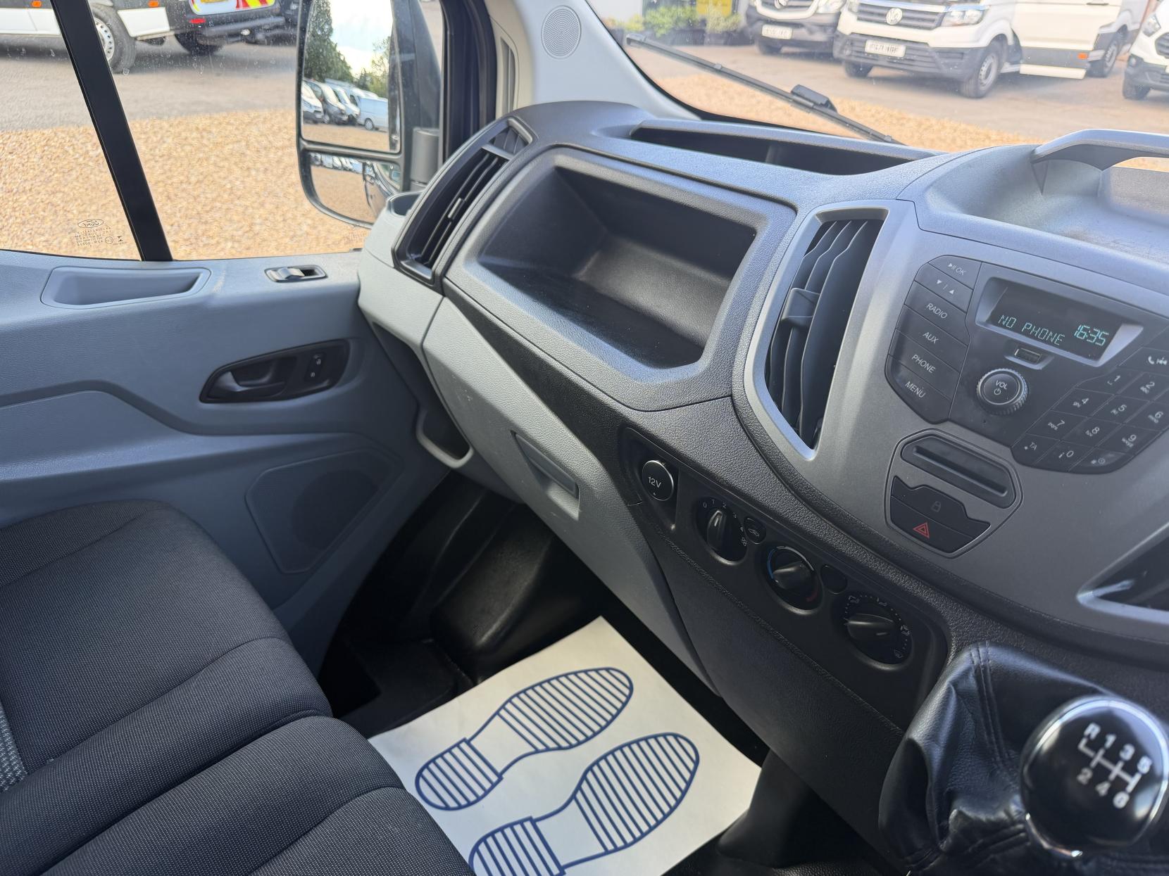 2016 Ford Transit 2.2 TDCi 350 Chassis Double Cab 4dr Diesel Manual RWD L3 H1 Euro 5 (DRW) (125 ps) - Thumbnail 52