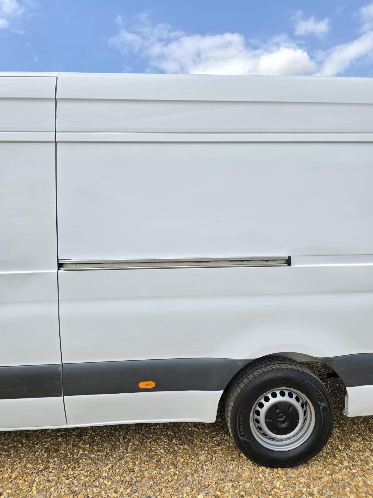 Mercedes-Benz Sprinter 2.1 311 CDI Panel Van 5dr Diesel Manual RWD L3 H2 Euro 6 (114 ps)