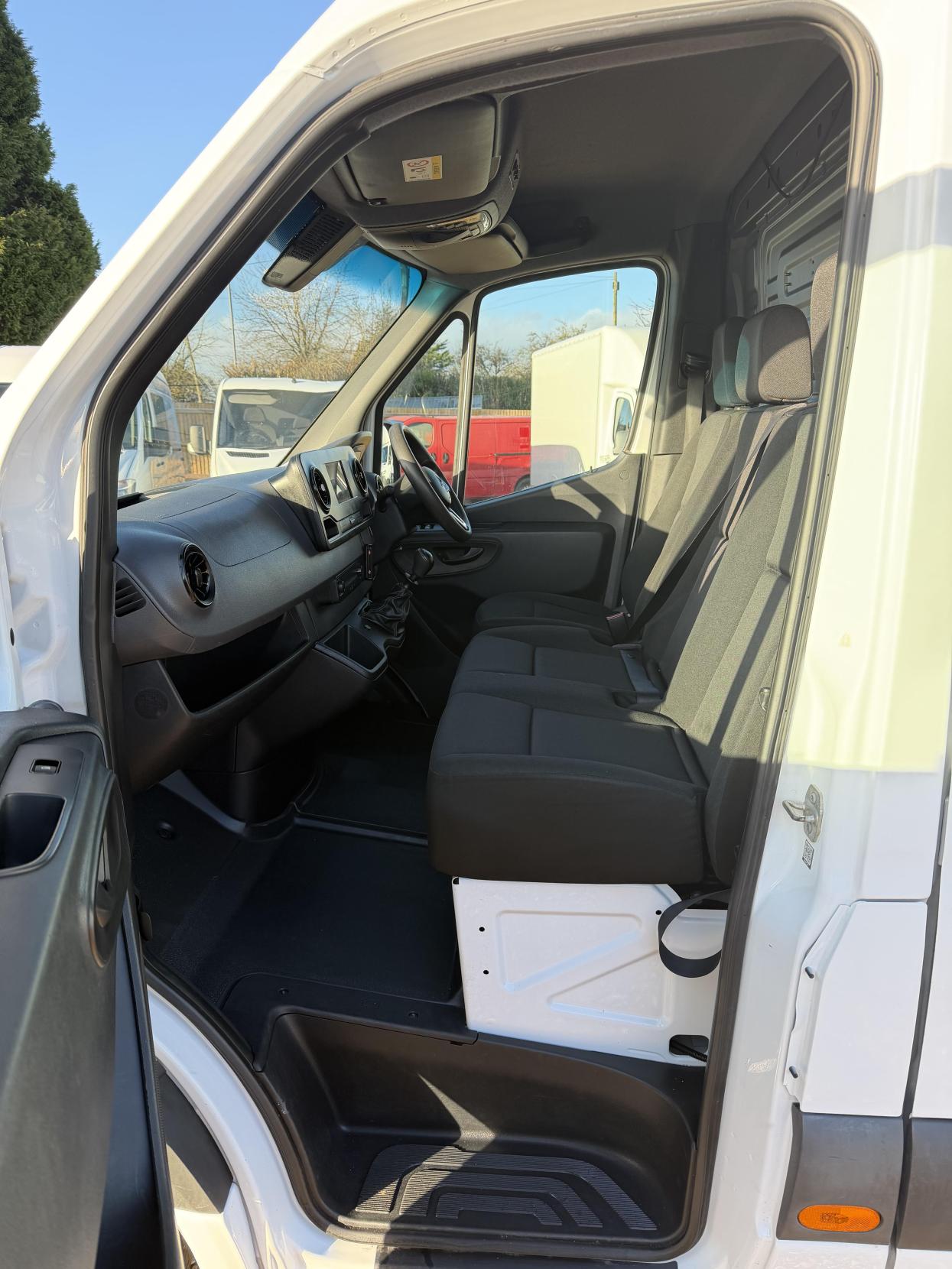 Mercedes-Benz Sprinter 2.1 316 CDI Panel Van 5dr Diesel Manual RWD L2 H2 Euro 6 (163 ps)