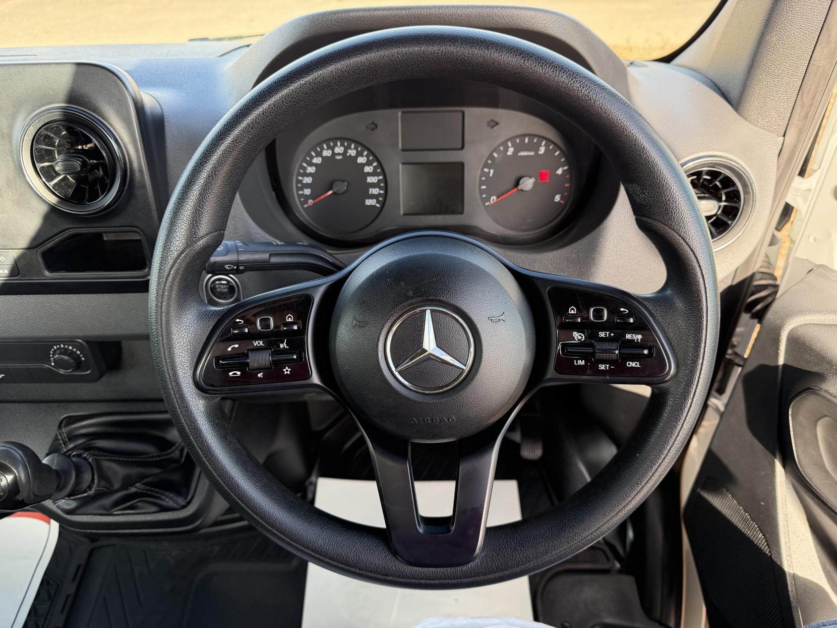 2018 Mercedes-Benz Sprinter 2.1 314 CDI Chassis Cab 2dr Diesel Manual RWD L3 Euro 6 (s/s) (143 ps) - Thumbnail 16