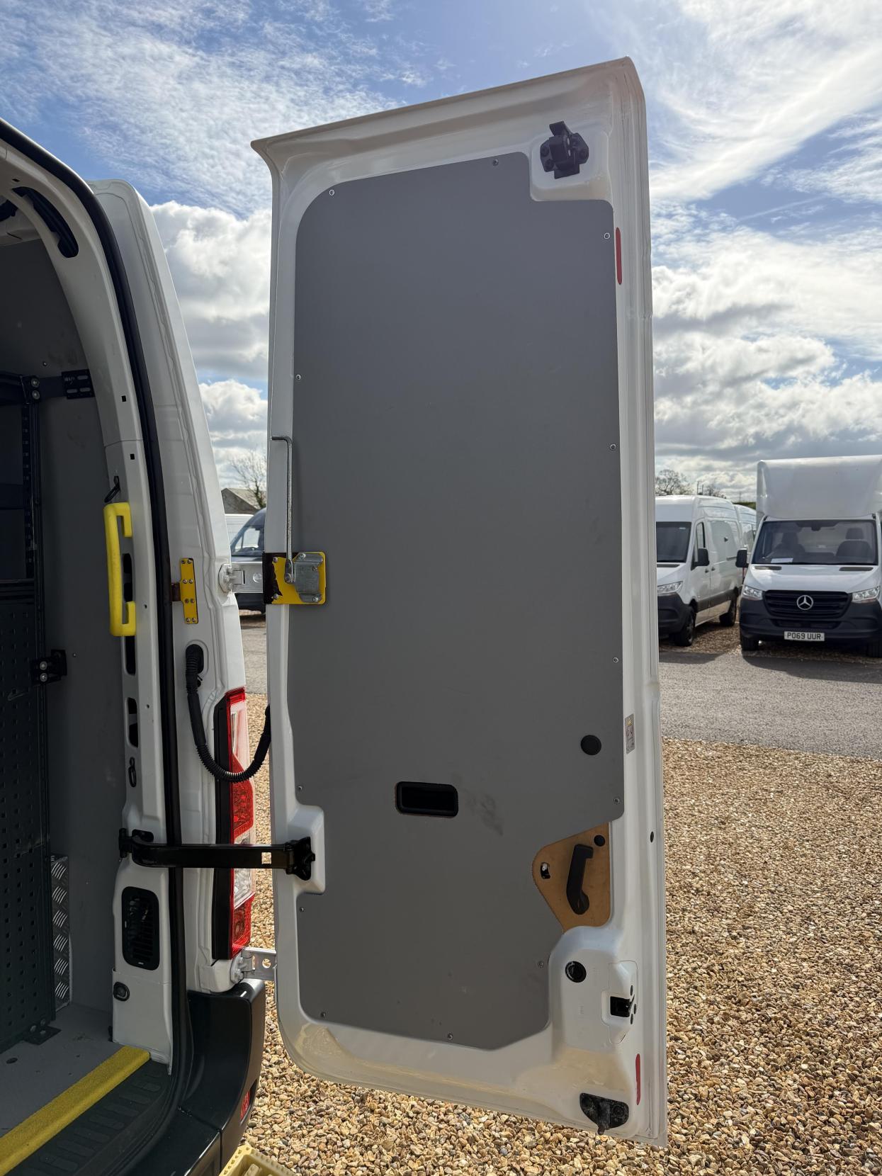 Vauxhall Movano 2.3 CDTi 3500 Panel Van 5dr Diesel Manual FWD L2 H2 Euro 6 (130 ps)