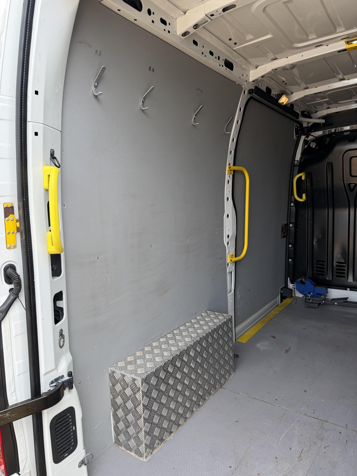 Vauxhall Movano 2.3 CDTi 3500 Panel Van 5dr Diesel Manual FWD L2 H2 Euro 6 (130 ps)