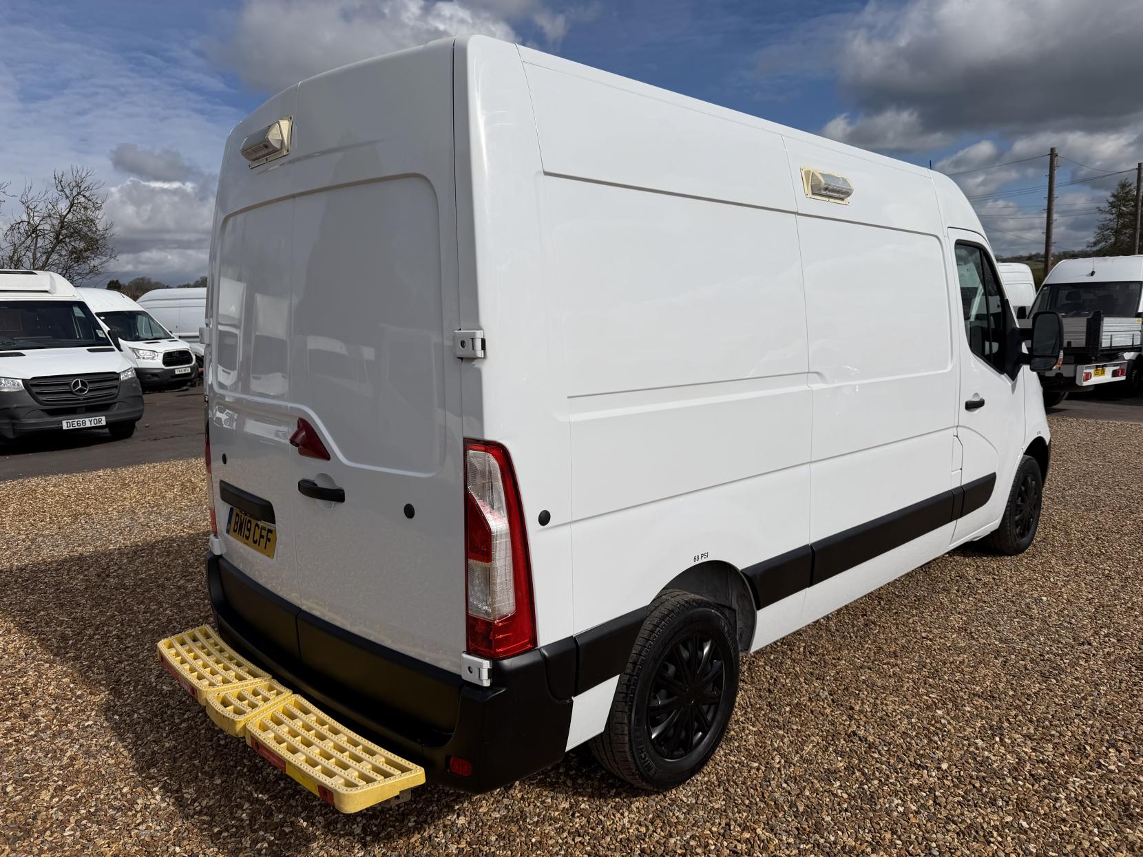 Vauxhall Movano 2.3 CDTi 3500 Panel Van 5dr Diesel Manual FWD L2 H2 Euro 6 (130 ps)