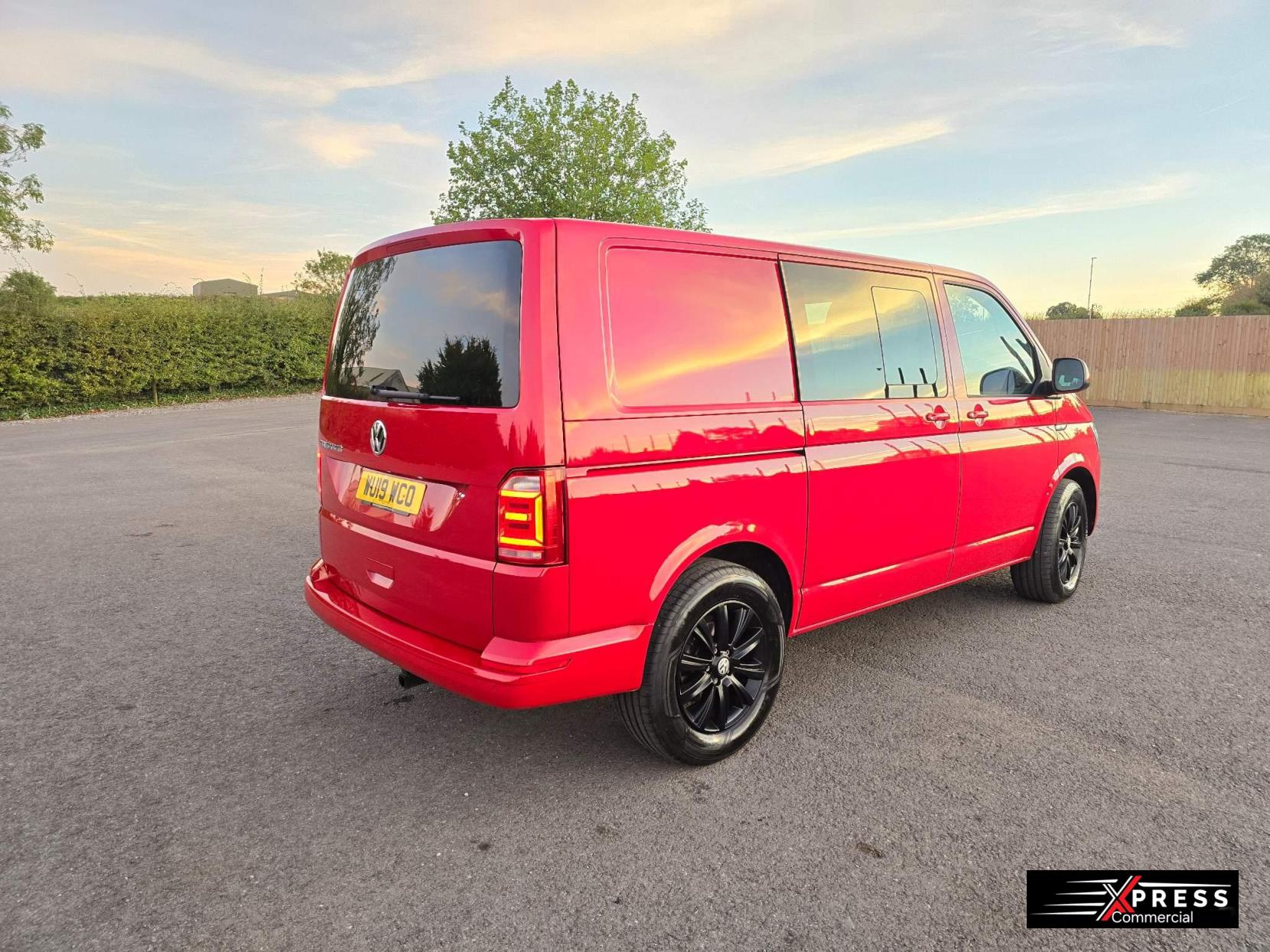 Volkswagen Transporter 2.0 TDI T32 BlueMotion Tech Highline Crew Van DSG FWD SWB Euro 6 (s/s) 5dr