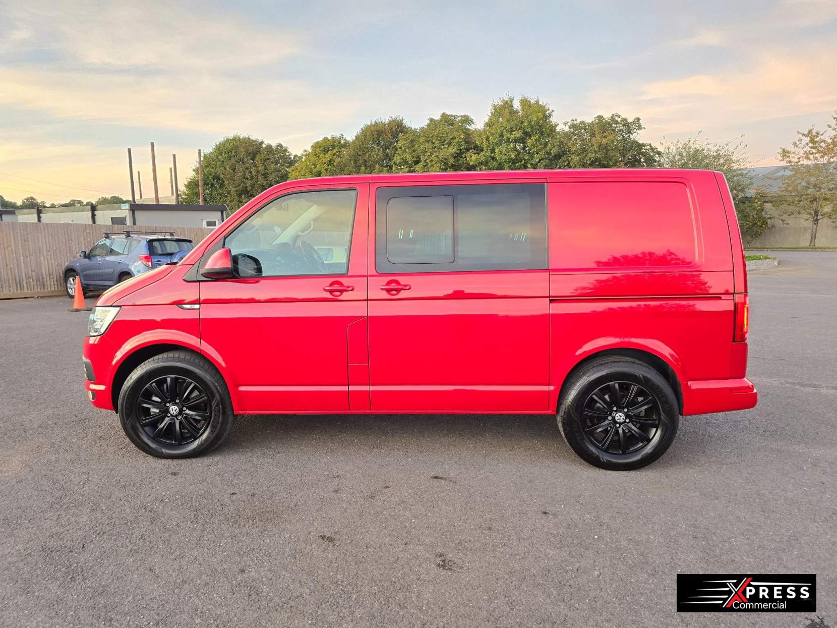 Volkswagen Transporter 2.0 TDI T32 BlueMotion Tech Highline Crew Van DSG FWD SWB Euro 6 (s/s) 5dr