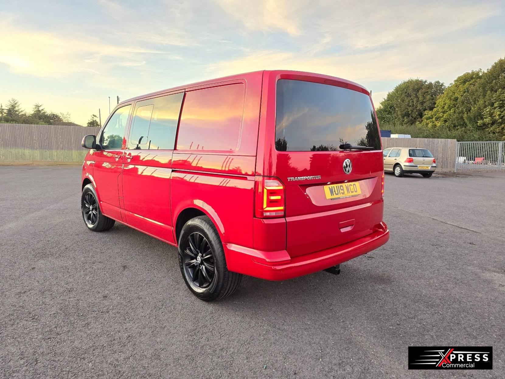 Volkswagen Transporter 2.0 TDI T32 BlueMotion Tech Highline Crew Van DSG FWD SWB Euro 6 (s/s) 5dr